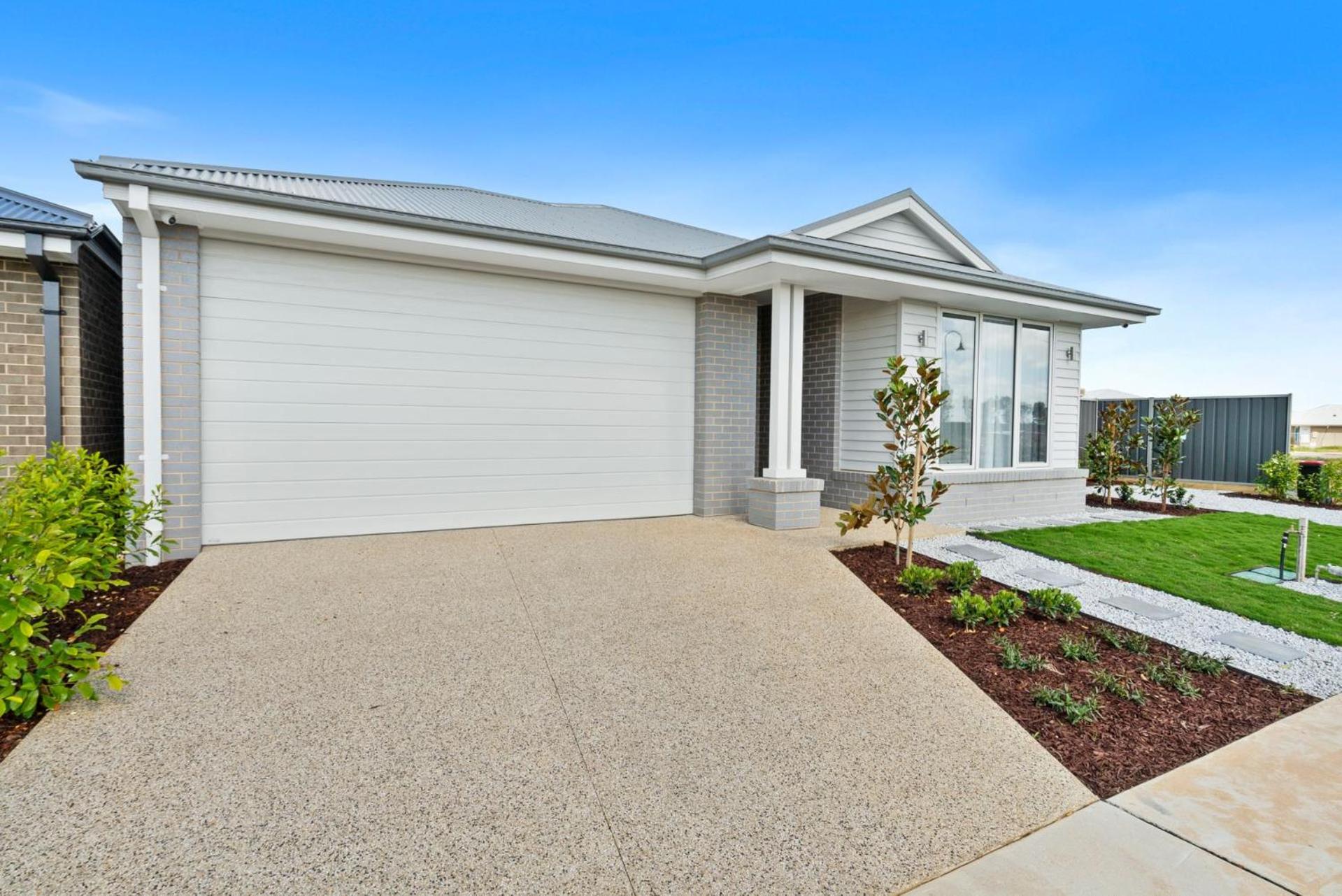 Four-Bedroom House photo 2