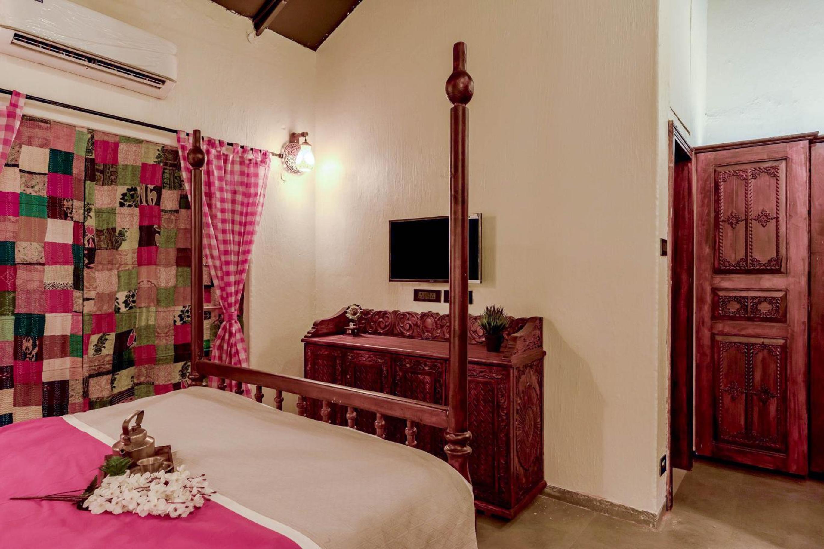 Standard King Room - Photo 6