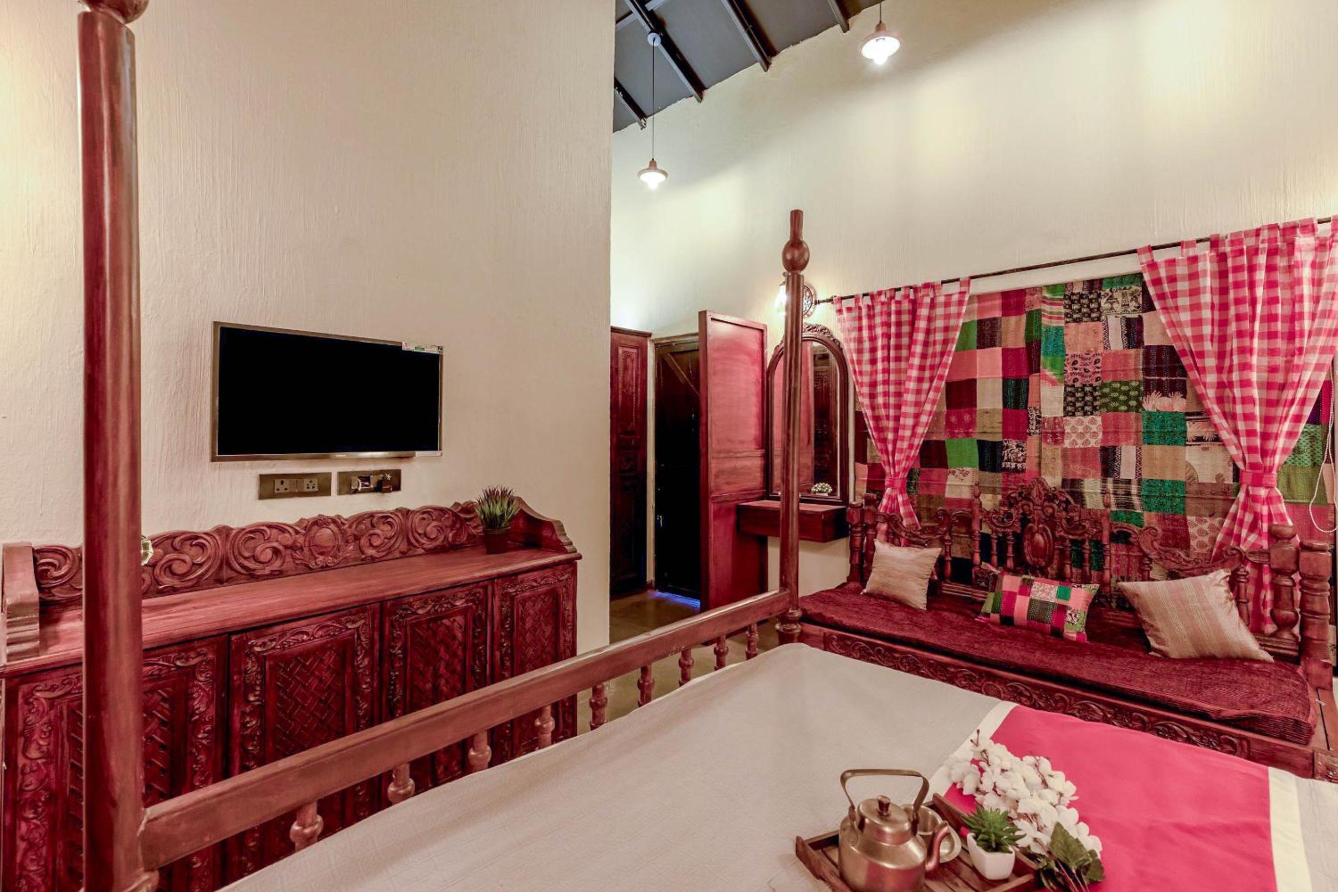 Standard King Room - Photo 5