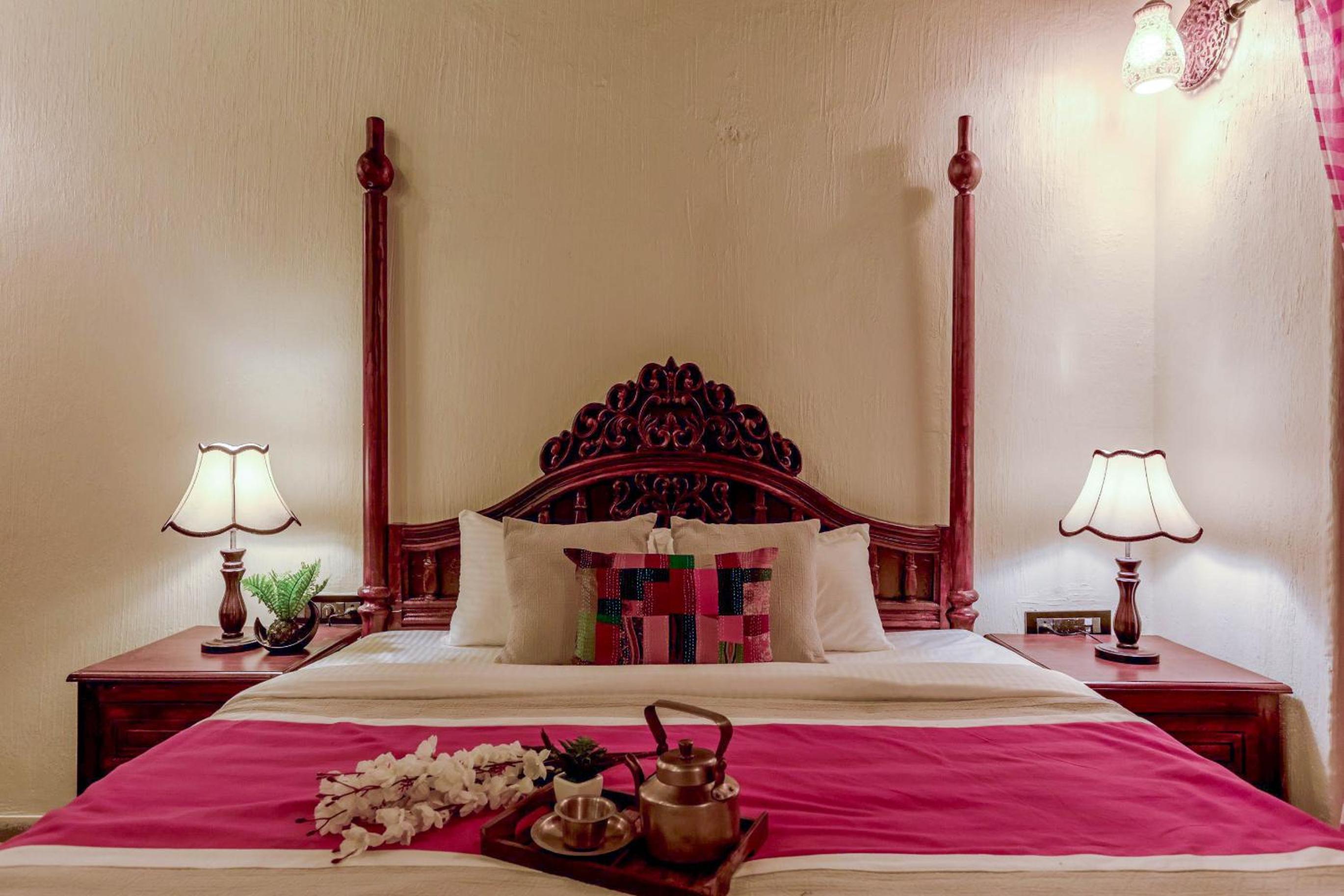 Standard King Room - Photo 8