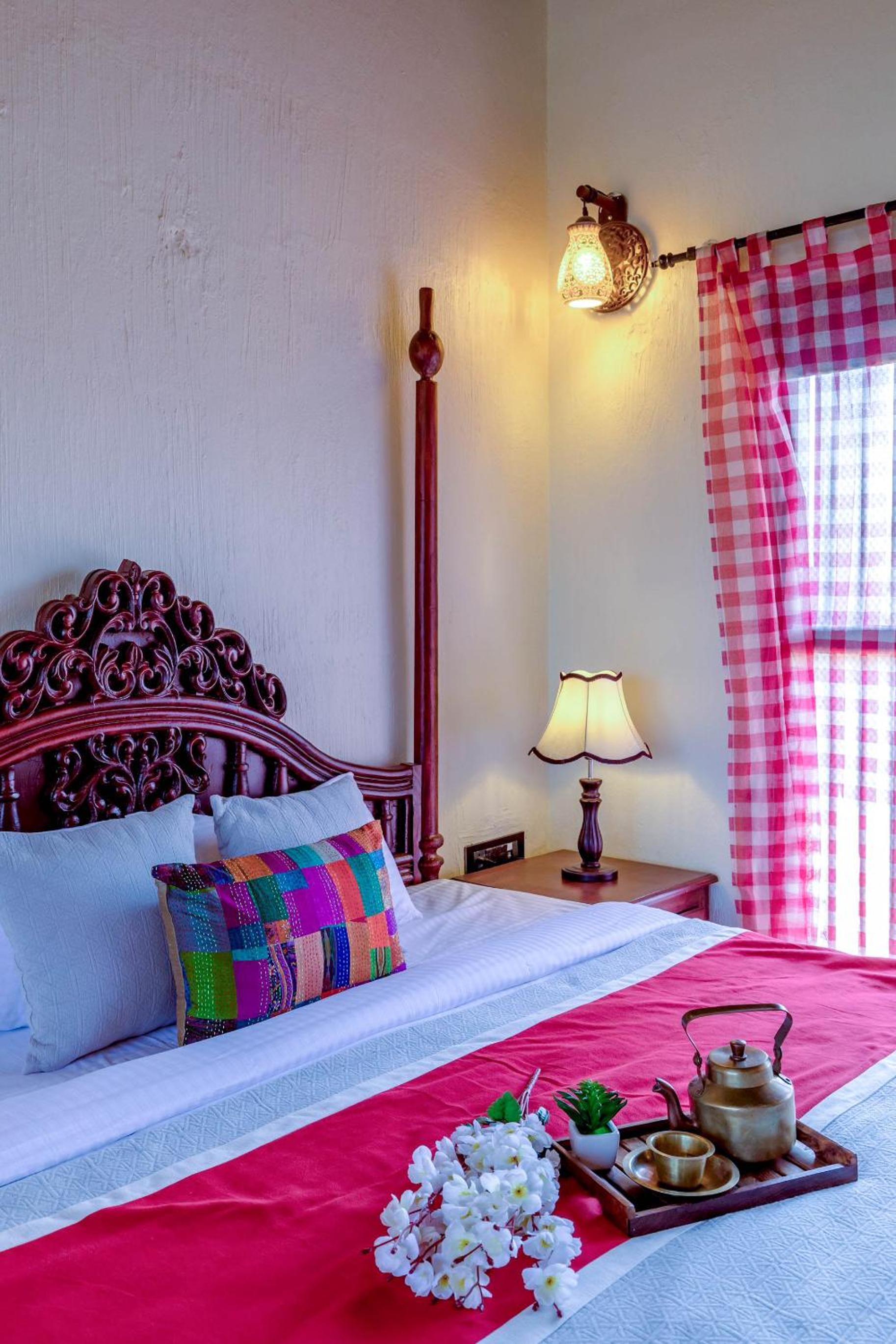 Standard King Room - Photo 12