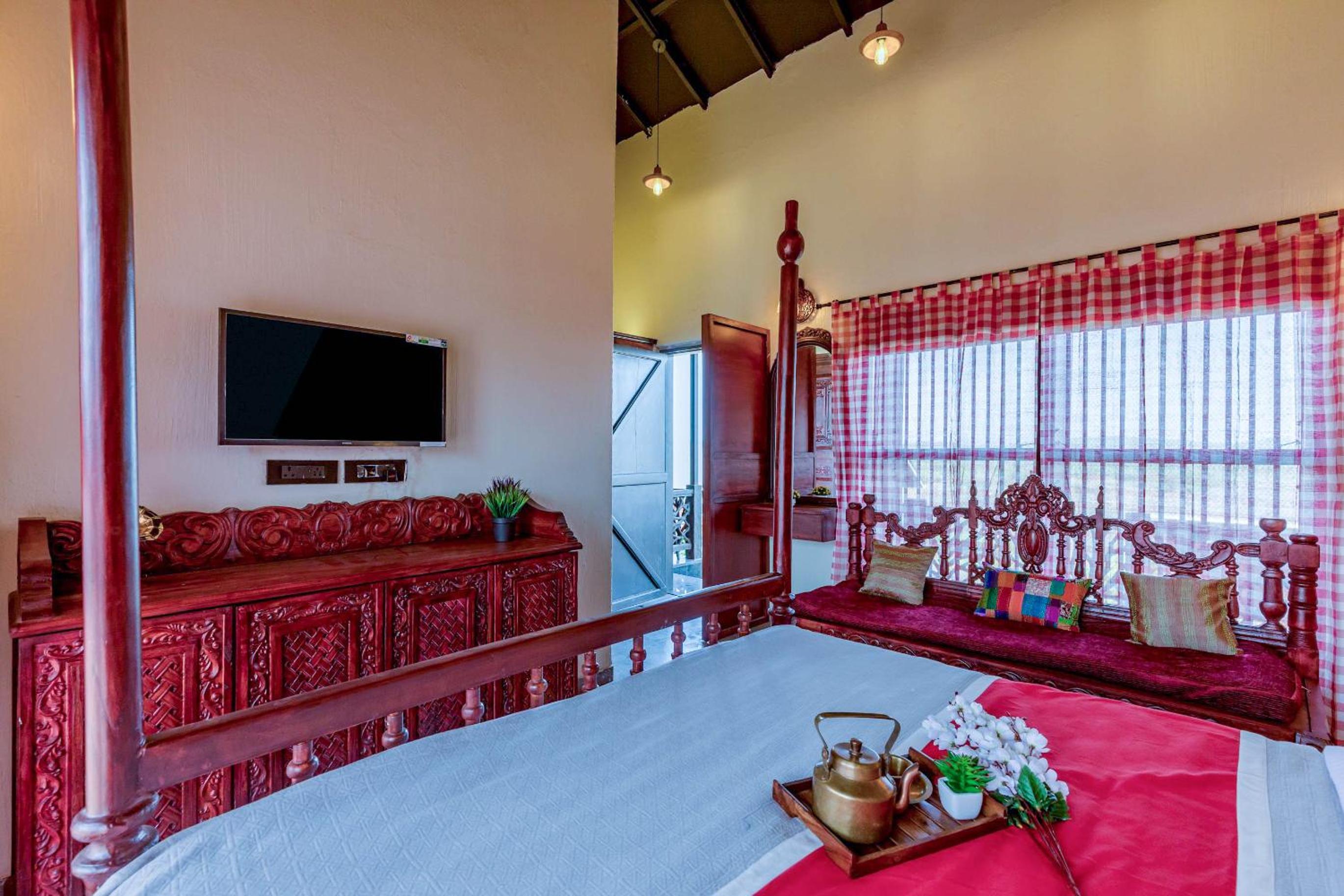 Standard King Room - Photo 11