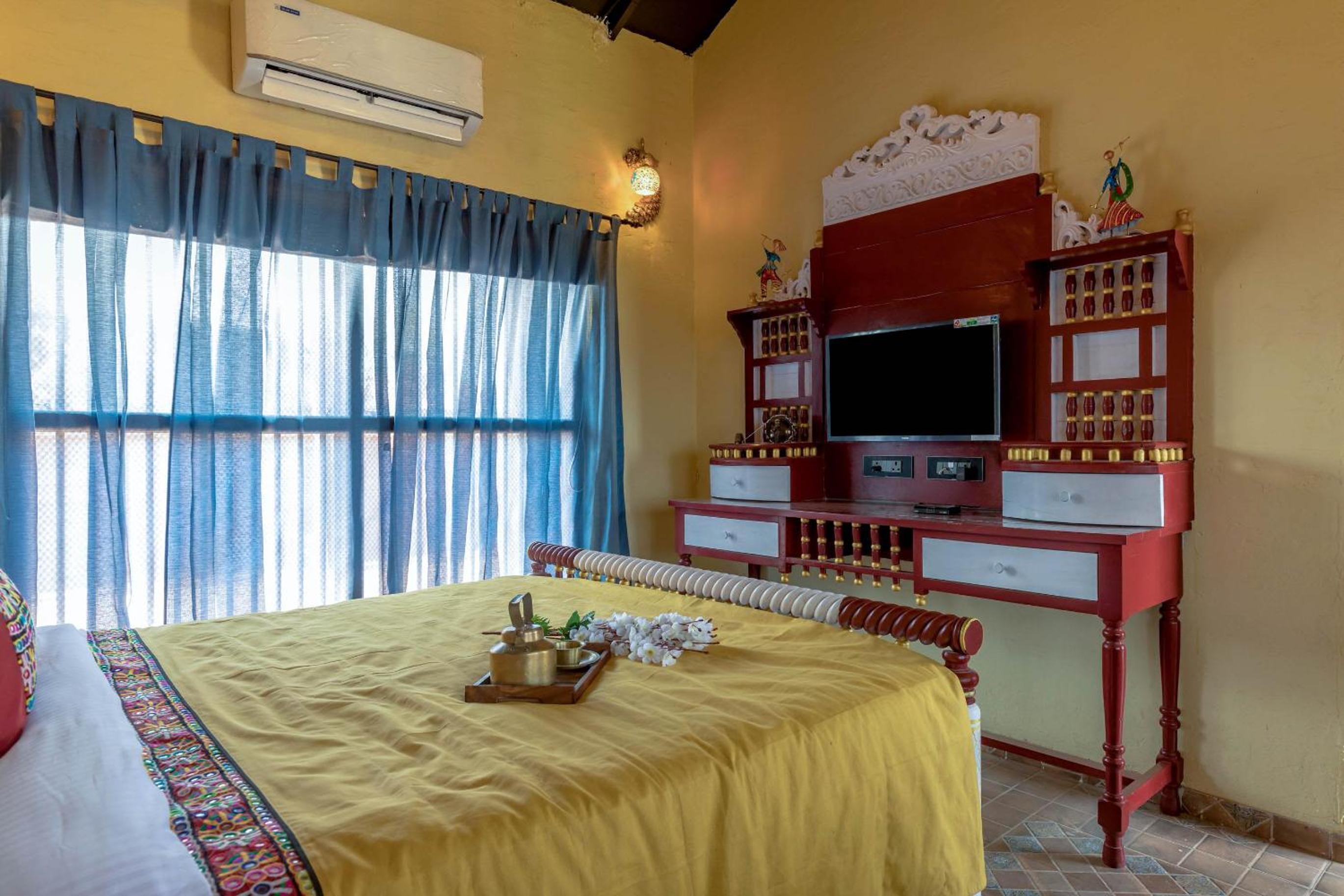 Standard Queen Room - Photo 10
