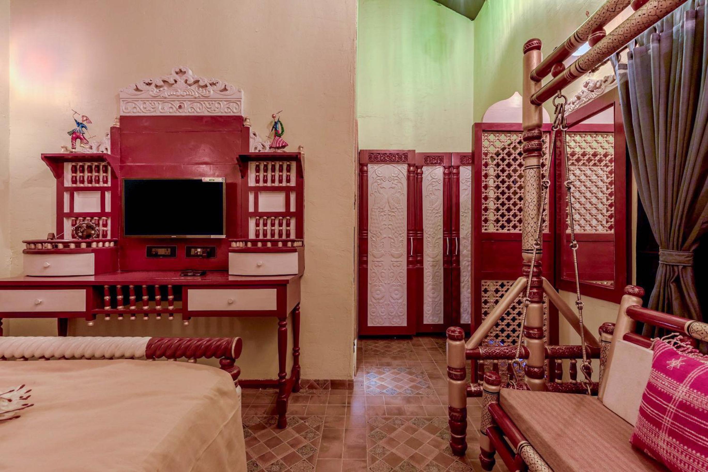 Standard Queen Room - Photo 8