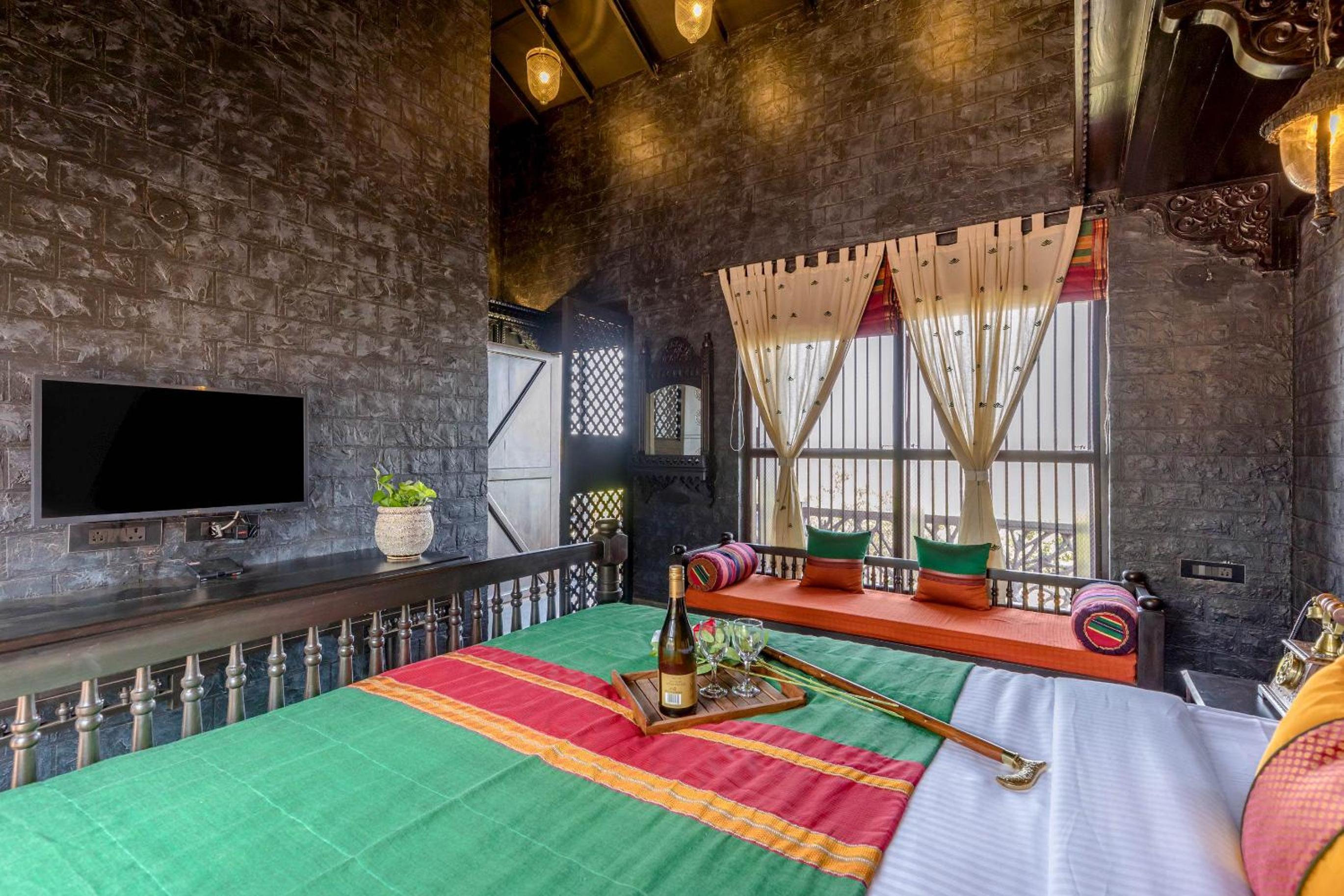 Superior King Room - Photo 24