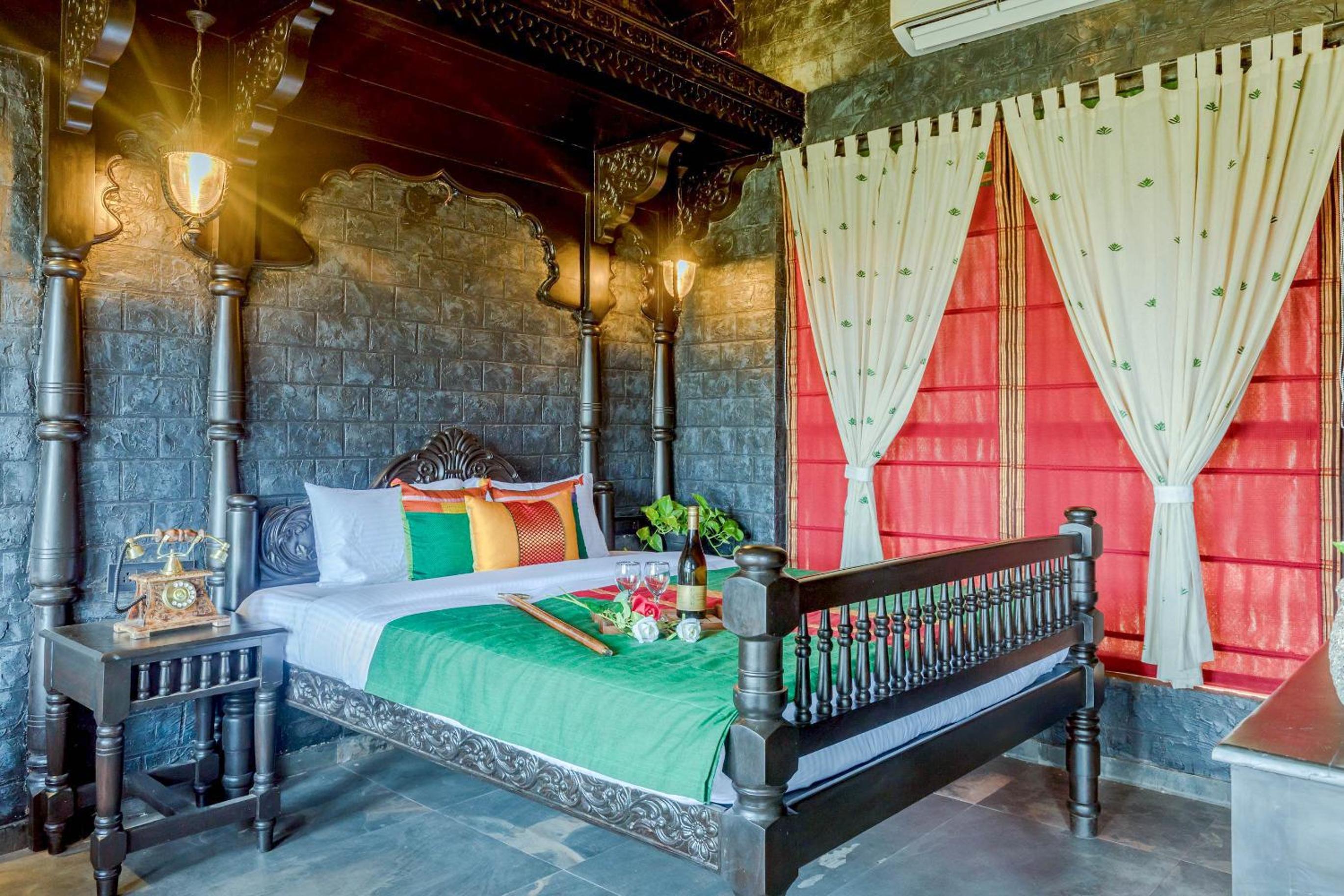 Superior King Room - Photo 3