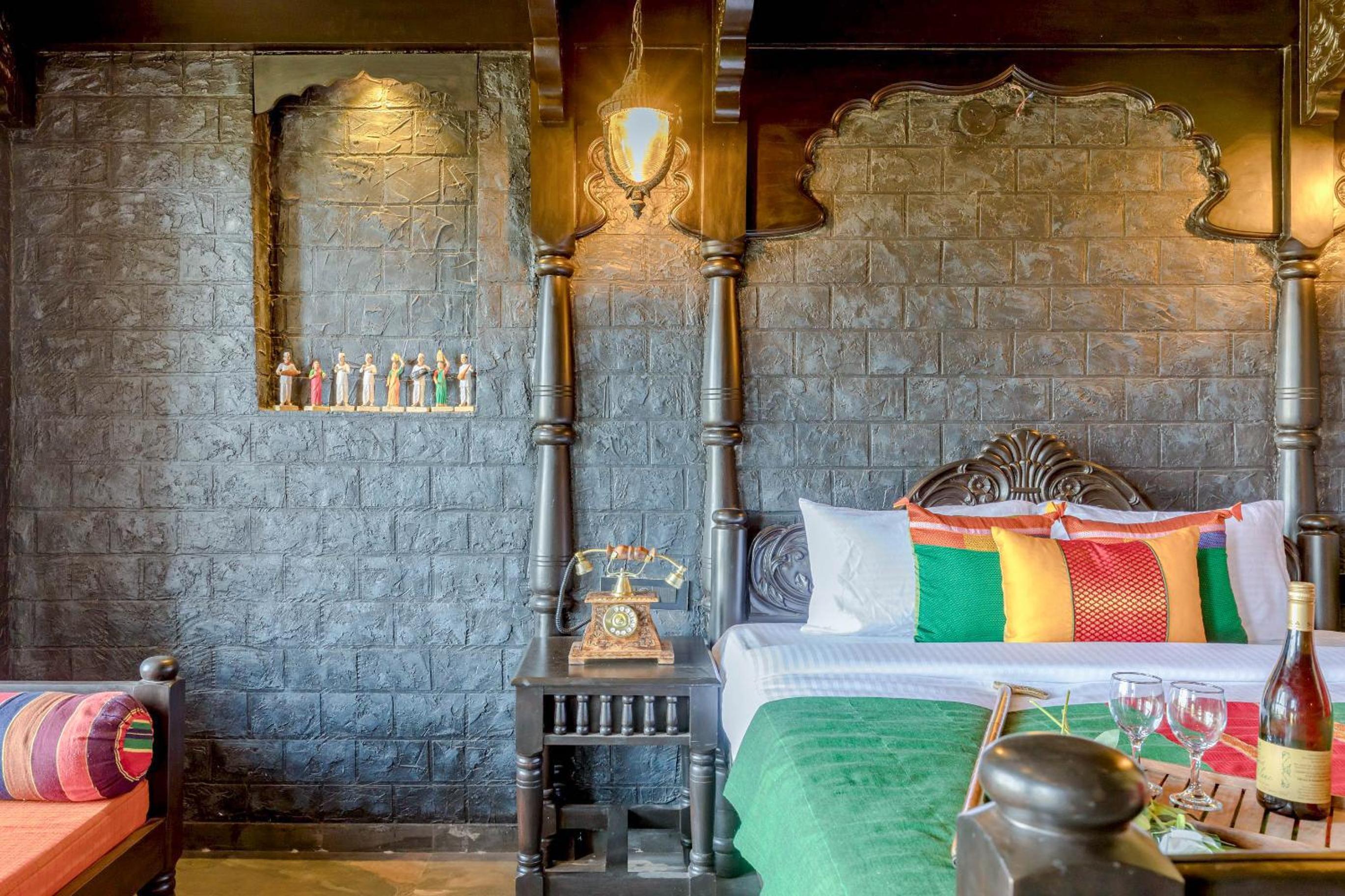 Superior King Room - Photo 11