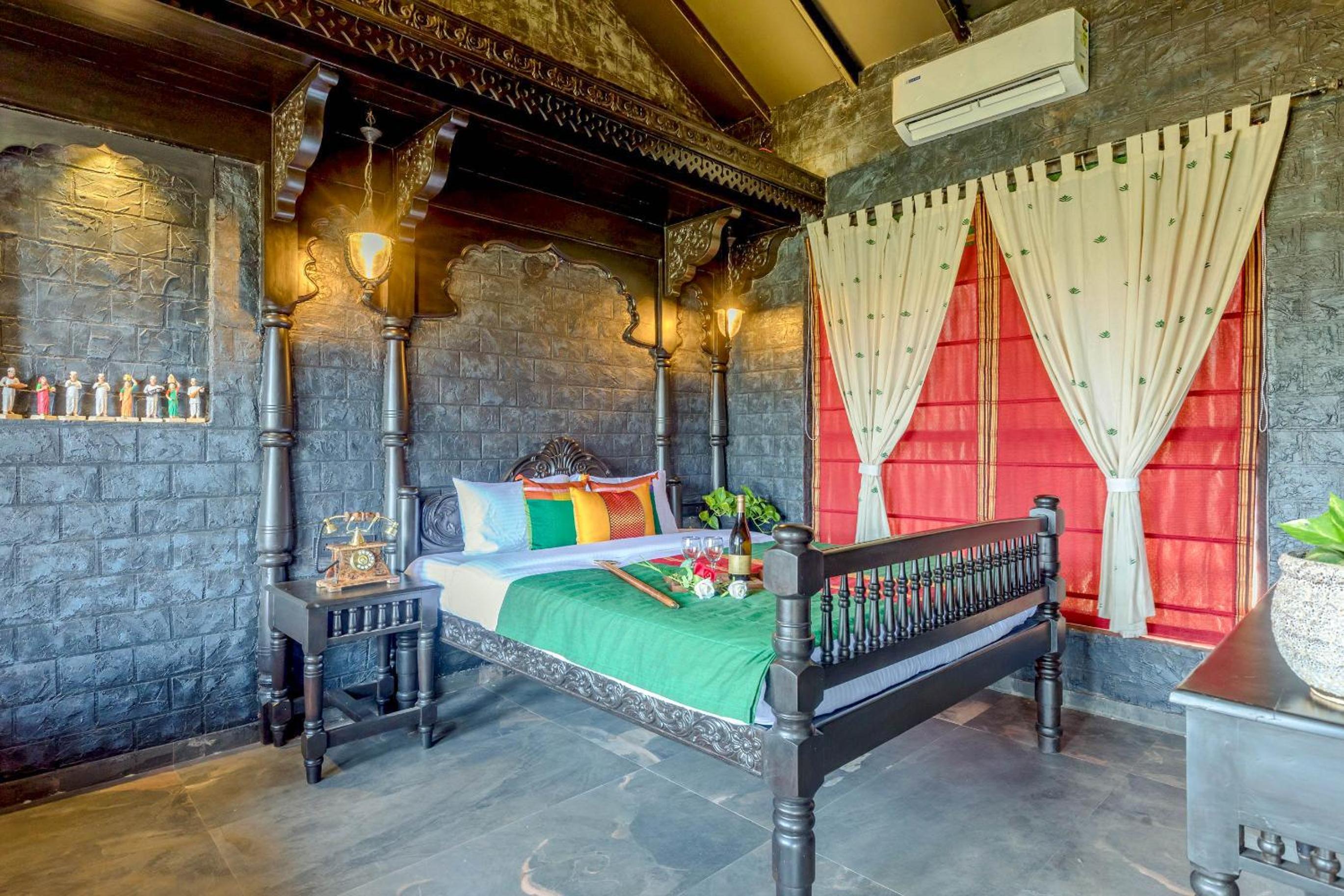 Superior King Room - Photo 22