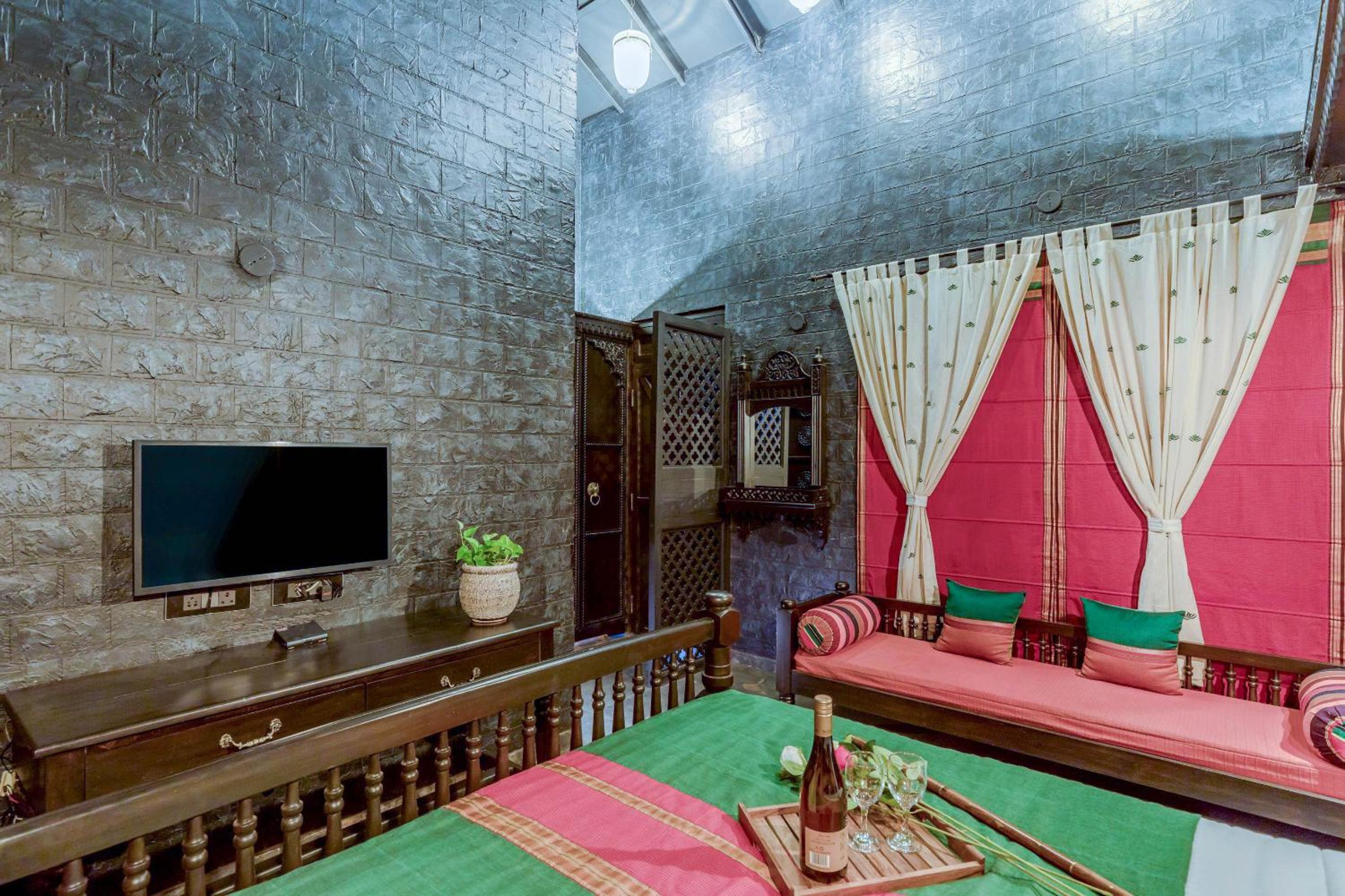 Superior King Room - Photo 18