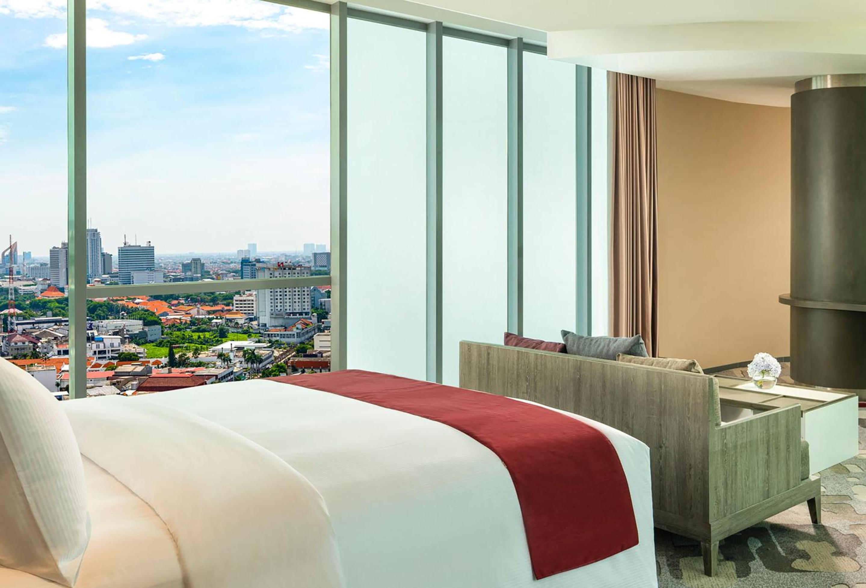 Corner King Suite - Photo 3