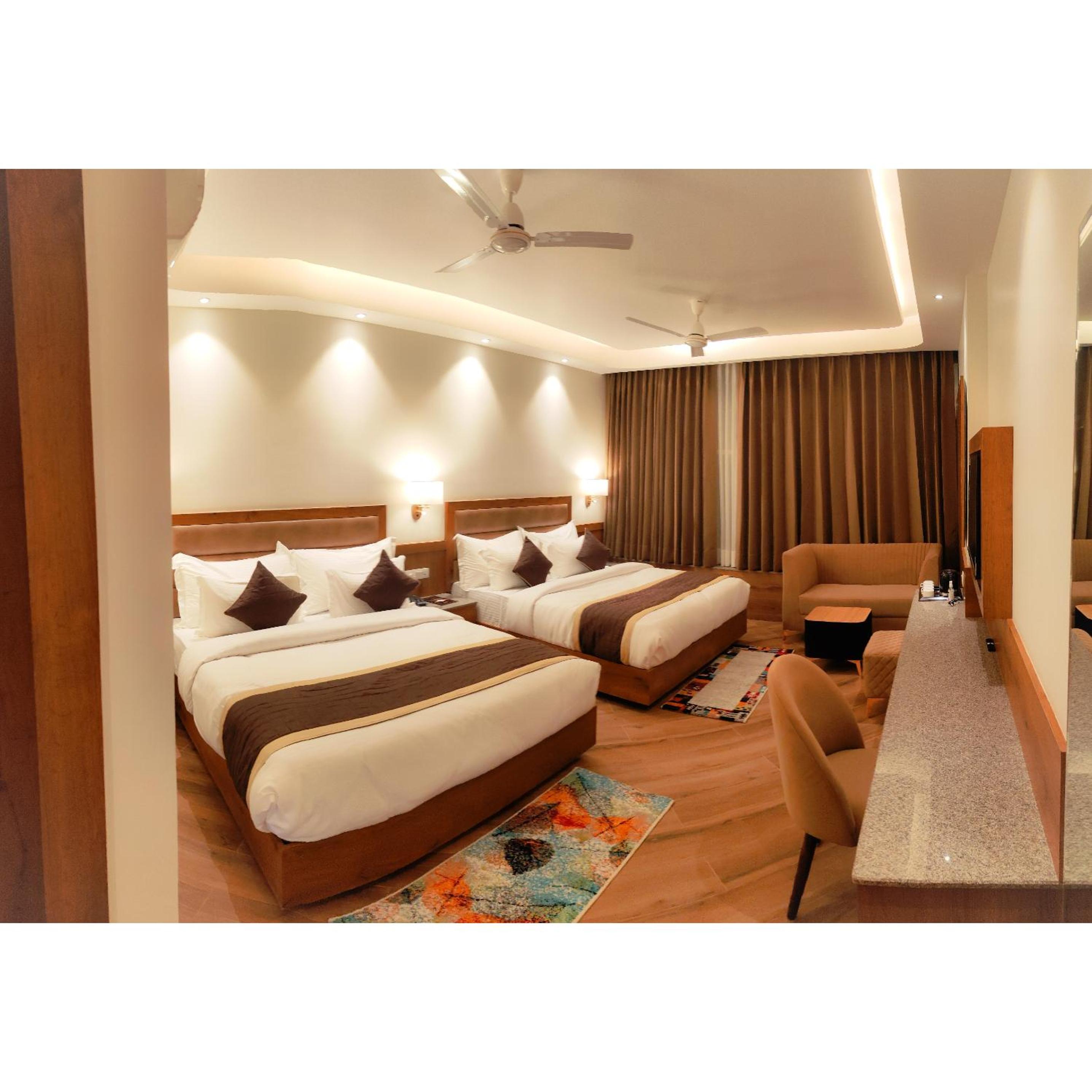 Deluxe Family Room - Photo 1