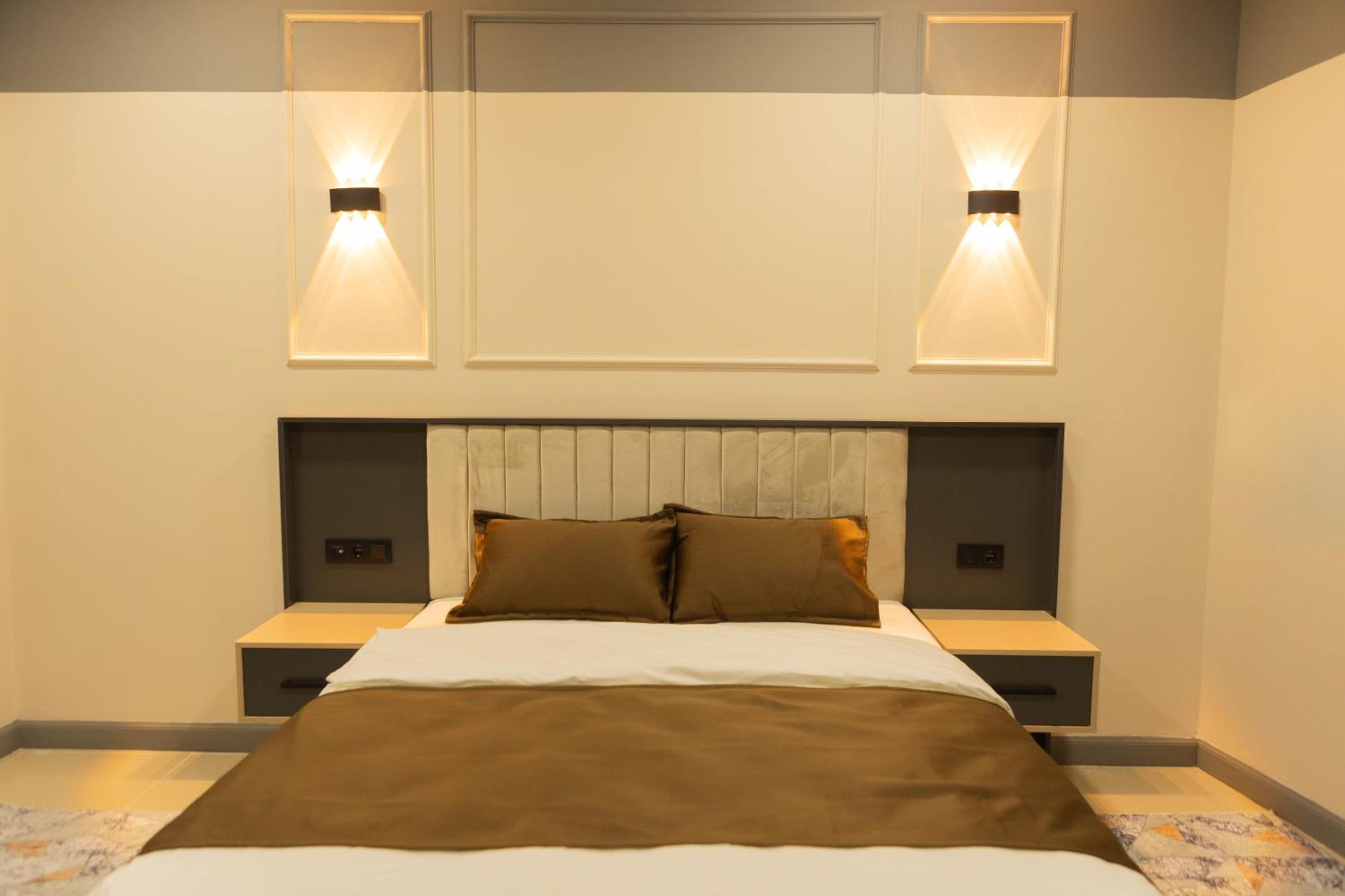 Deluxe Family Suite - Photo 4
