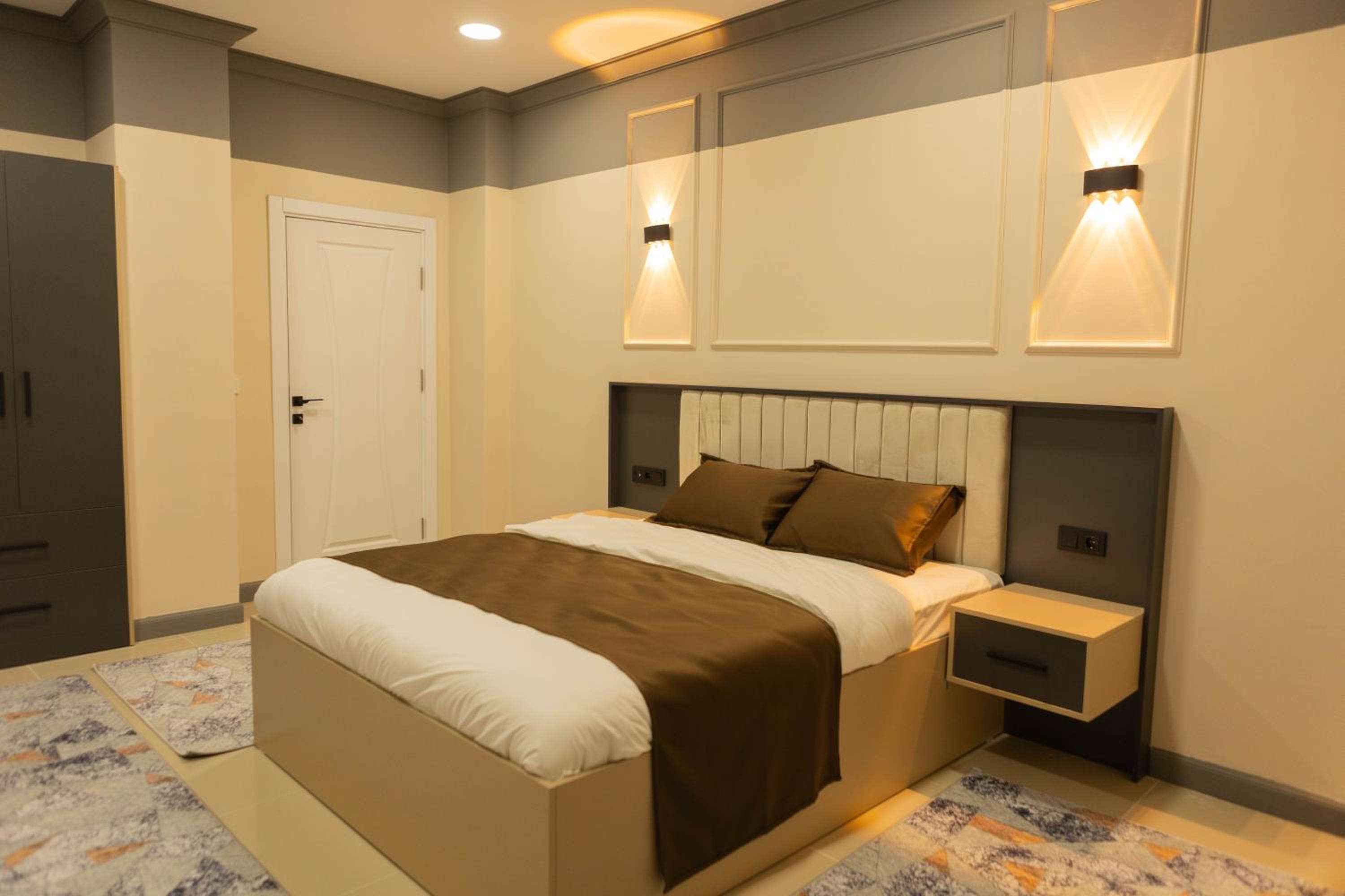 Deluxe Family Suite - Photo 1