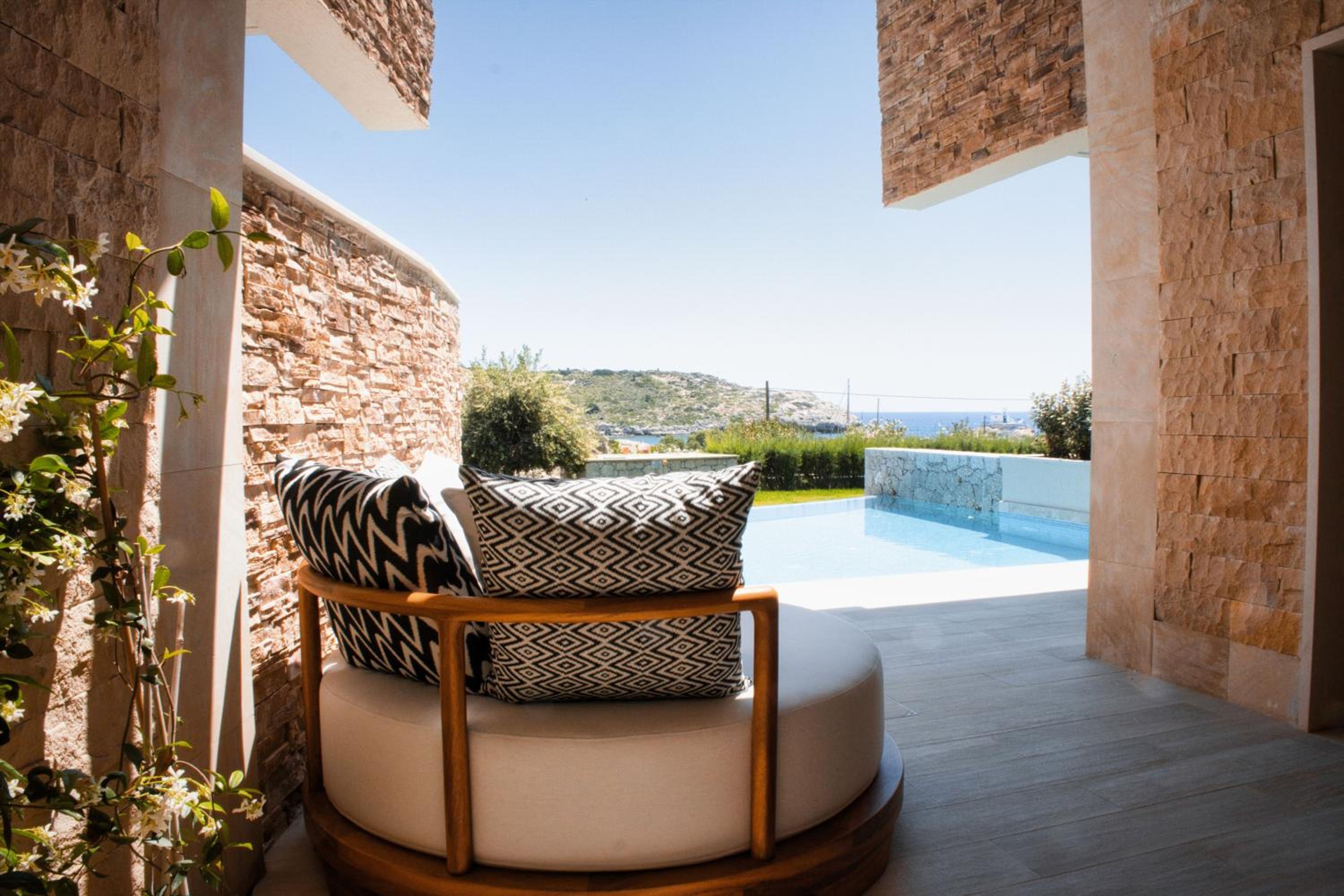 Suite with Private Pool - Photo 2