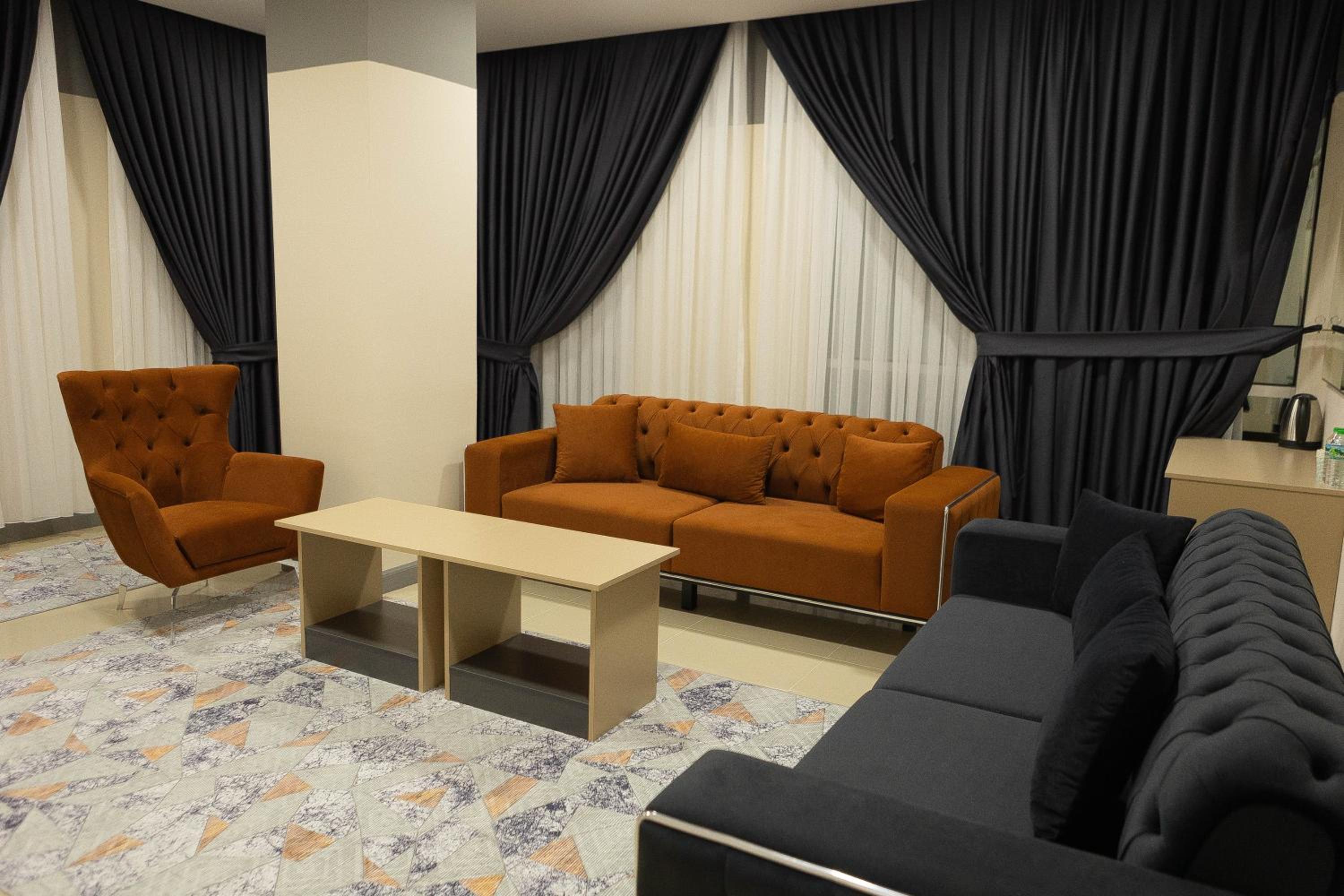 Deluxe Family Suite - Photo 5