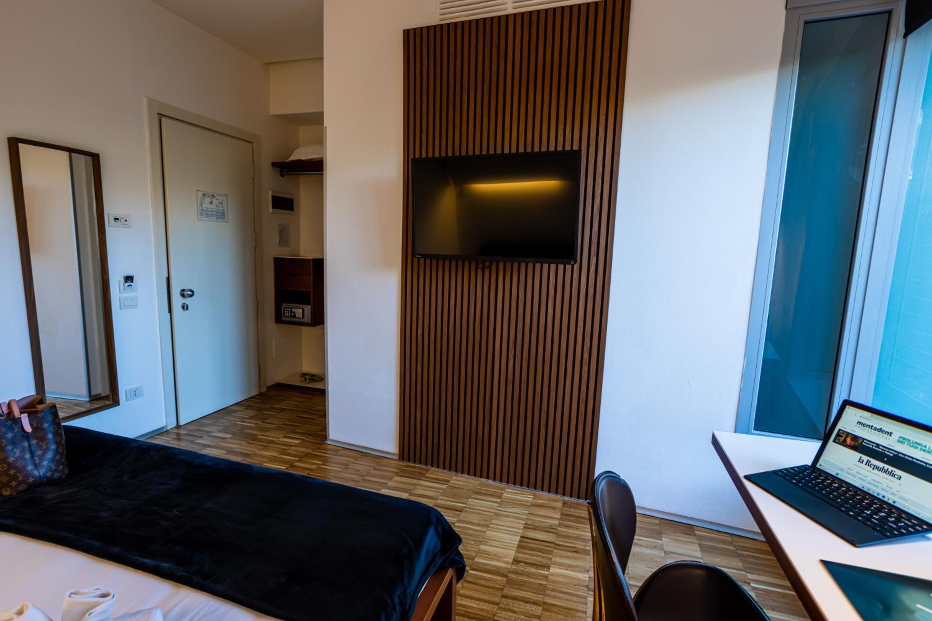 Double or Twin Room photo 3
