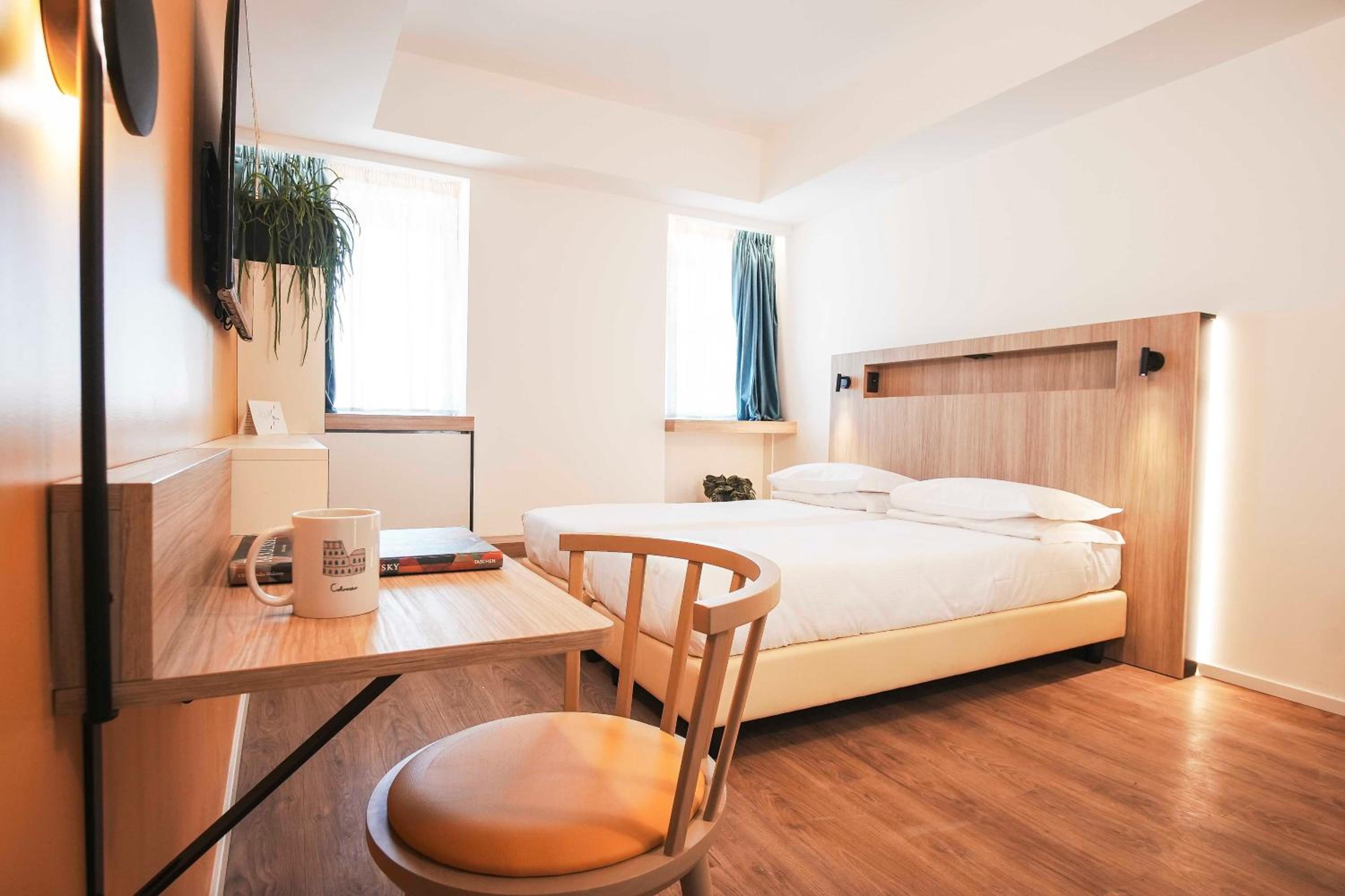 Standard Double Room - Photo 7