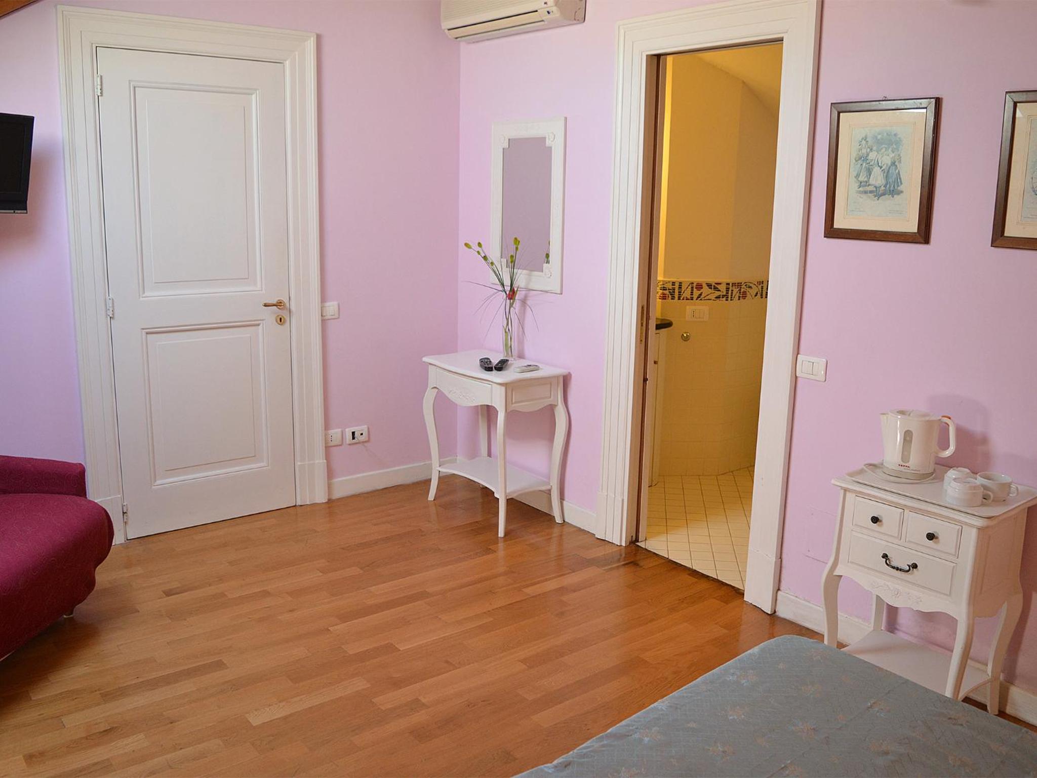 Standard Double Room - Photo 23