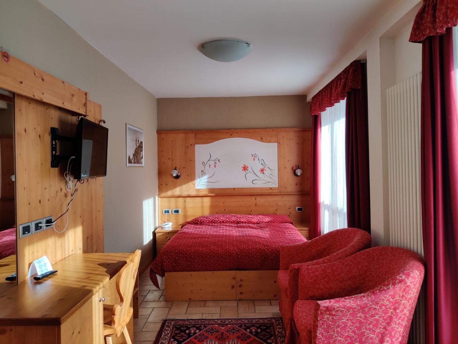 Deluxe Double Room with Balcony - Photo 1