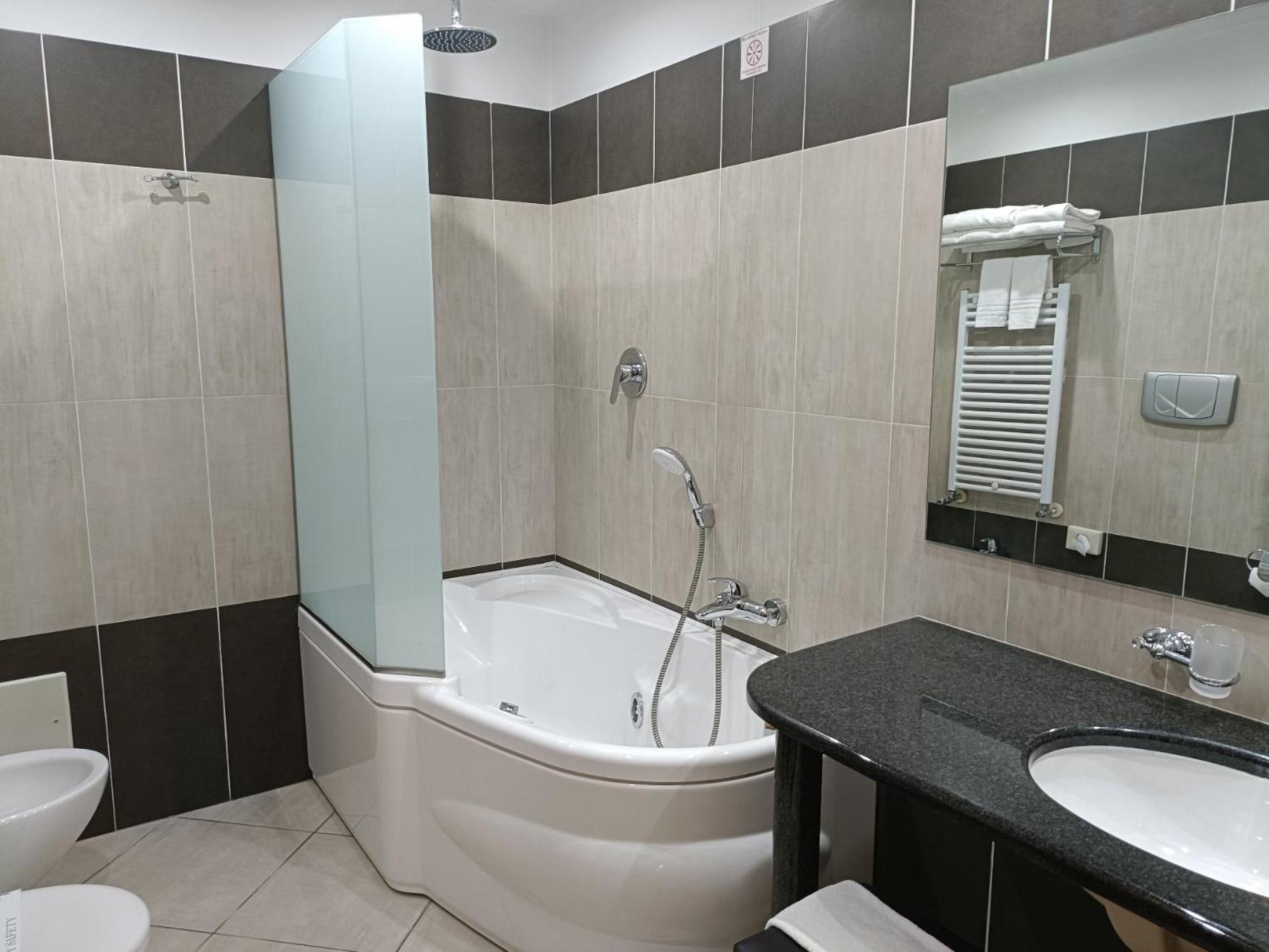 Deluxe Junior Suite - Photo 5