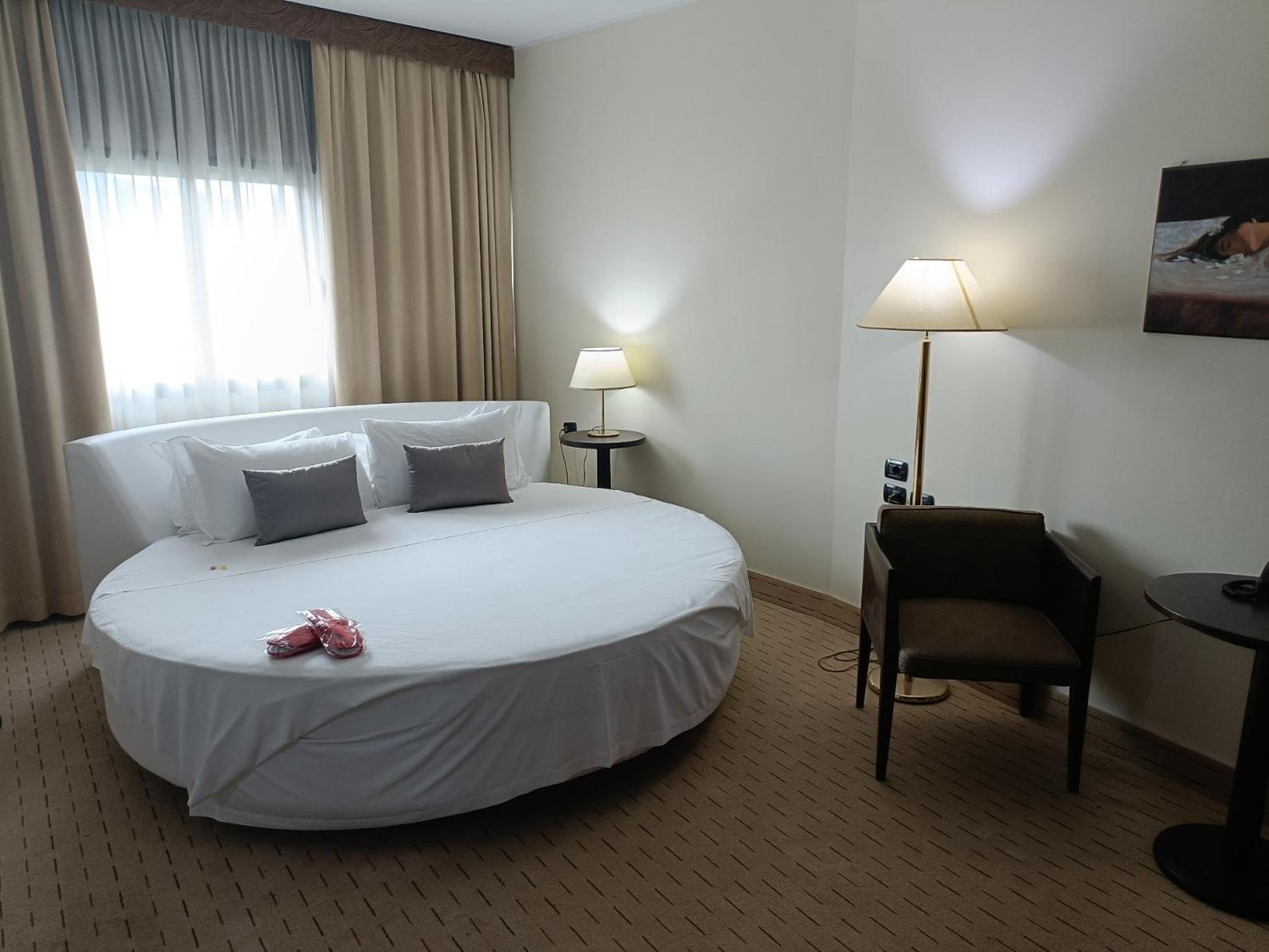 Deluxe Junior Suite - Photo 3