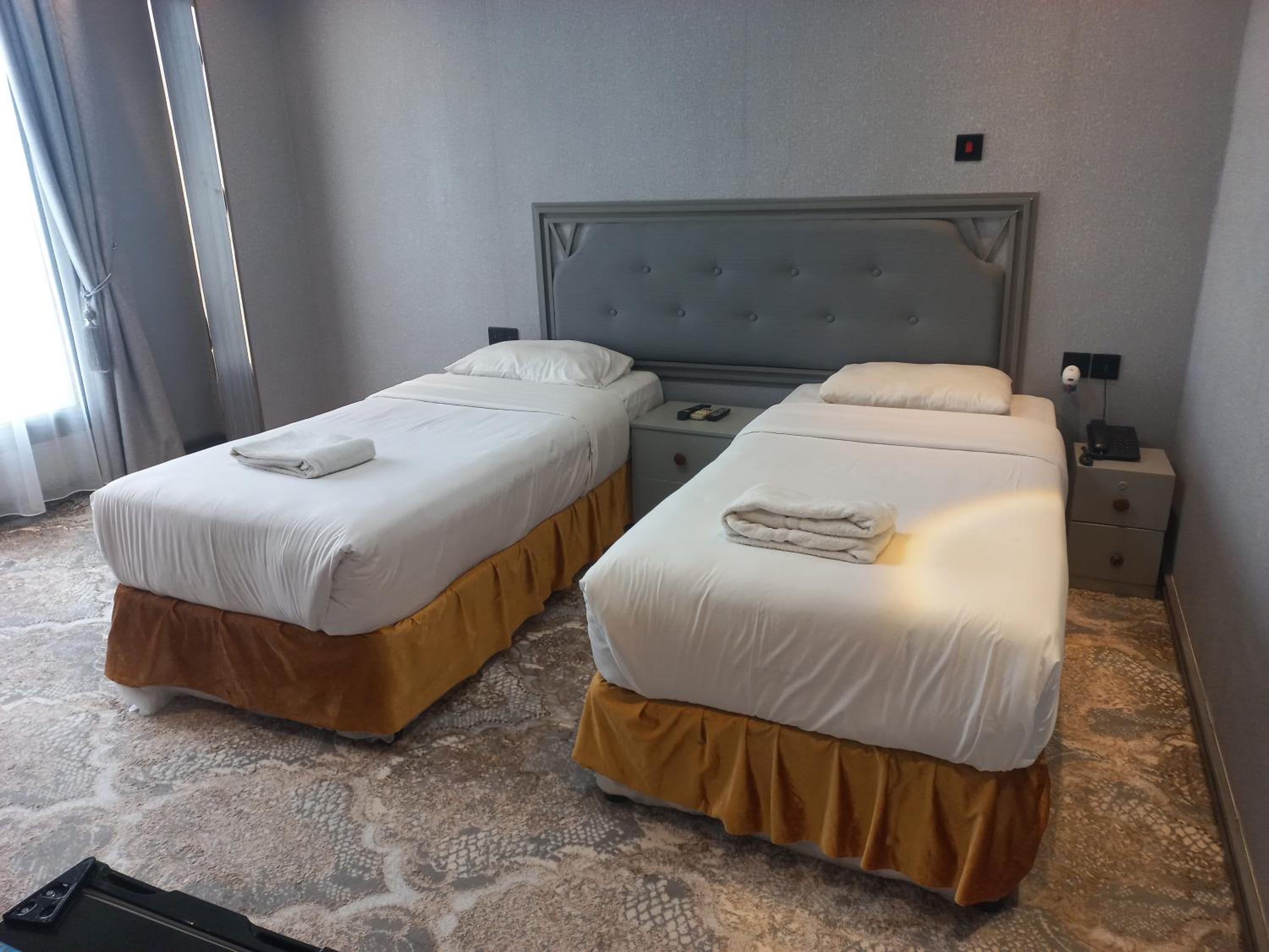 Small Twin Room - Photo 6