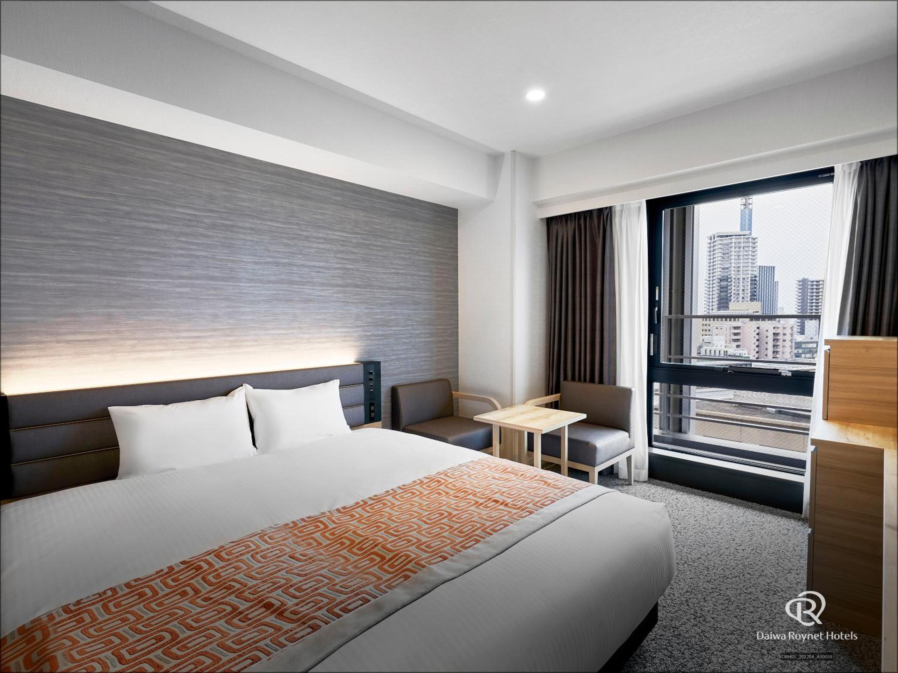 Deluxe King Room - Non-Smoking - Photo 5