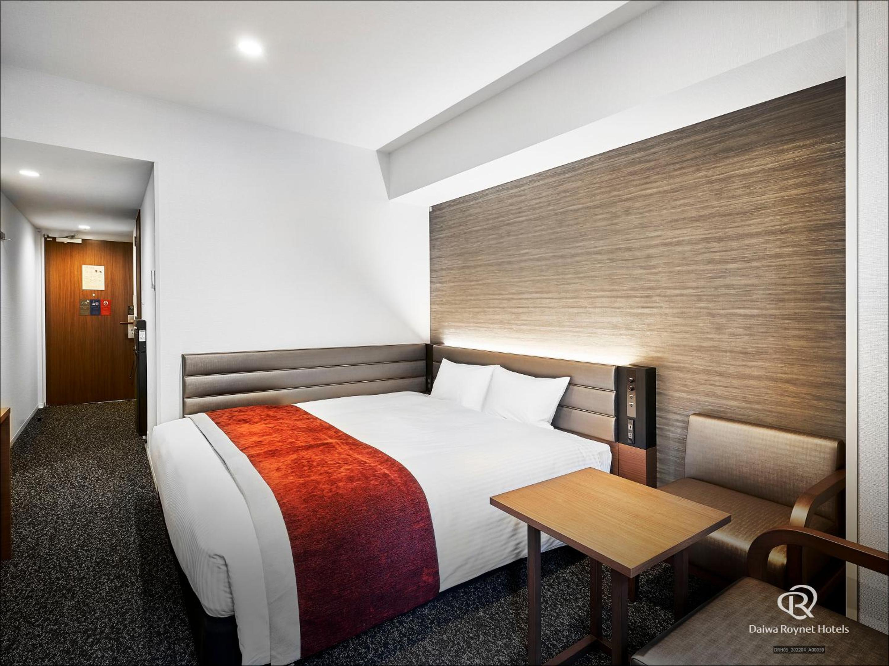 Deluxe King Room - Non-Smoking - Photo 6