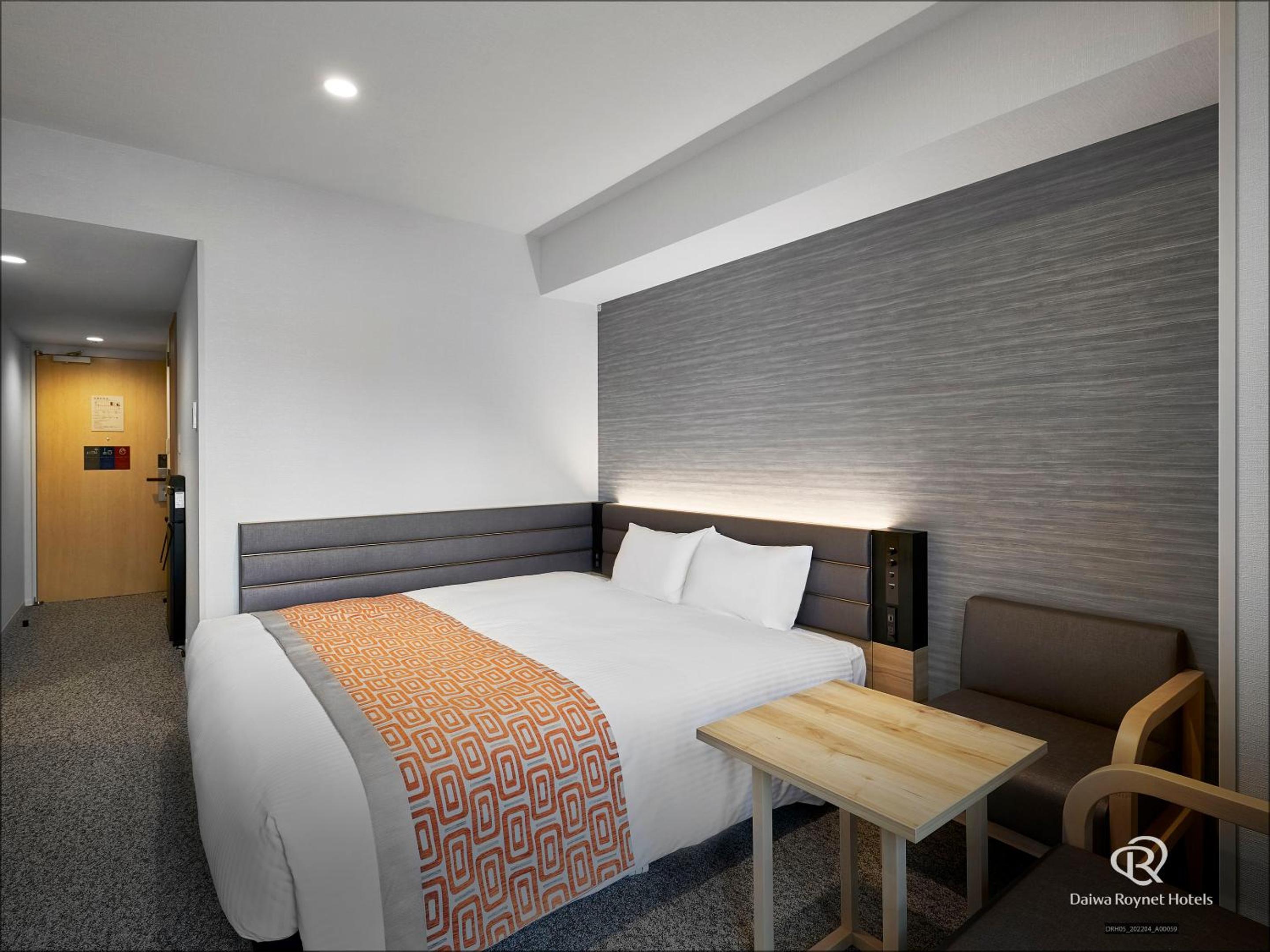 Deluxe King Room - Non-Smoking - Photo 4