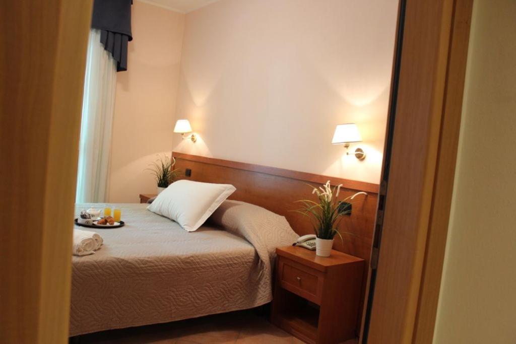 Double Room - Photo 7