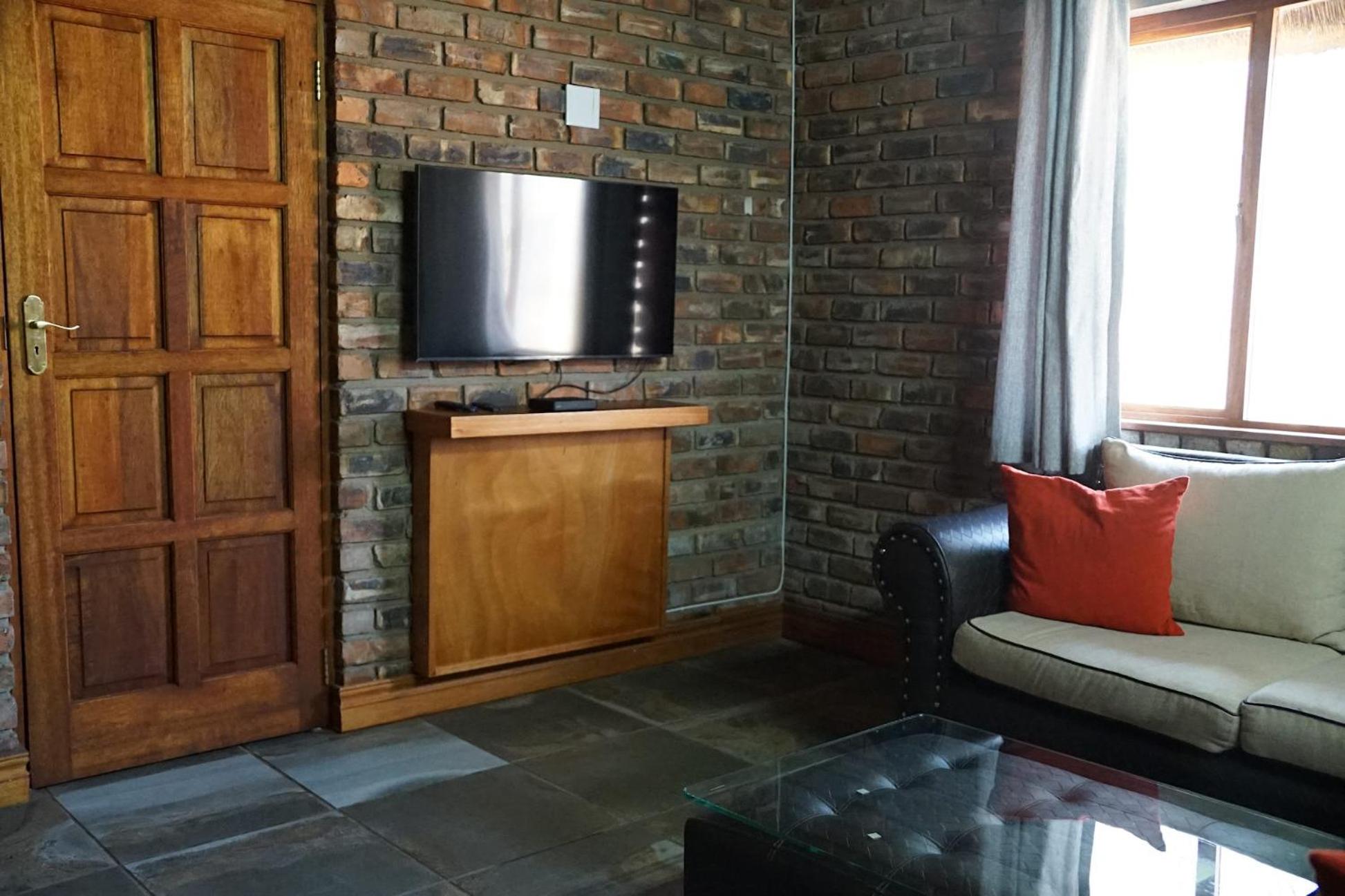 Two-Bedroom Villa - Photo 9