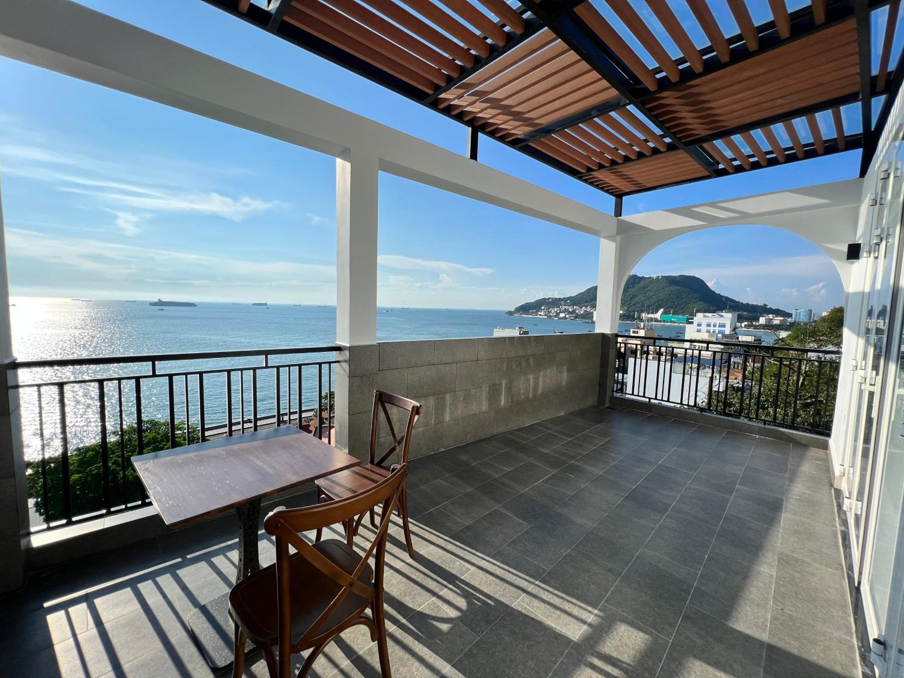 Apartment With Terrace photo 2