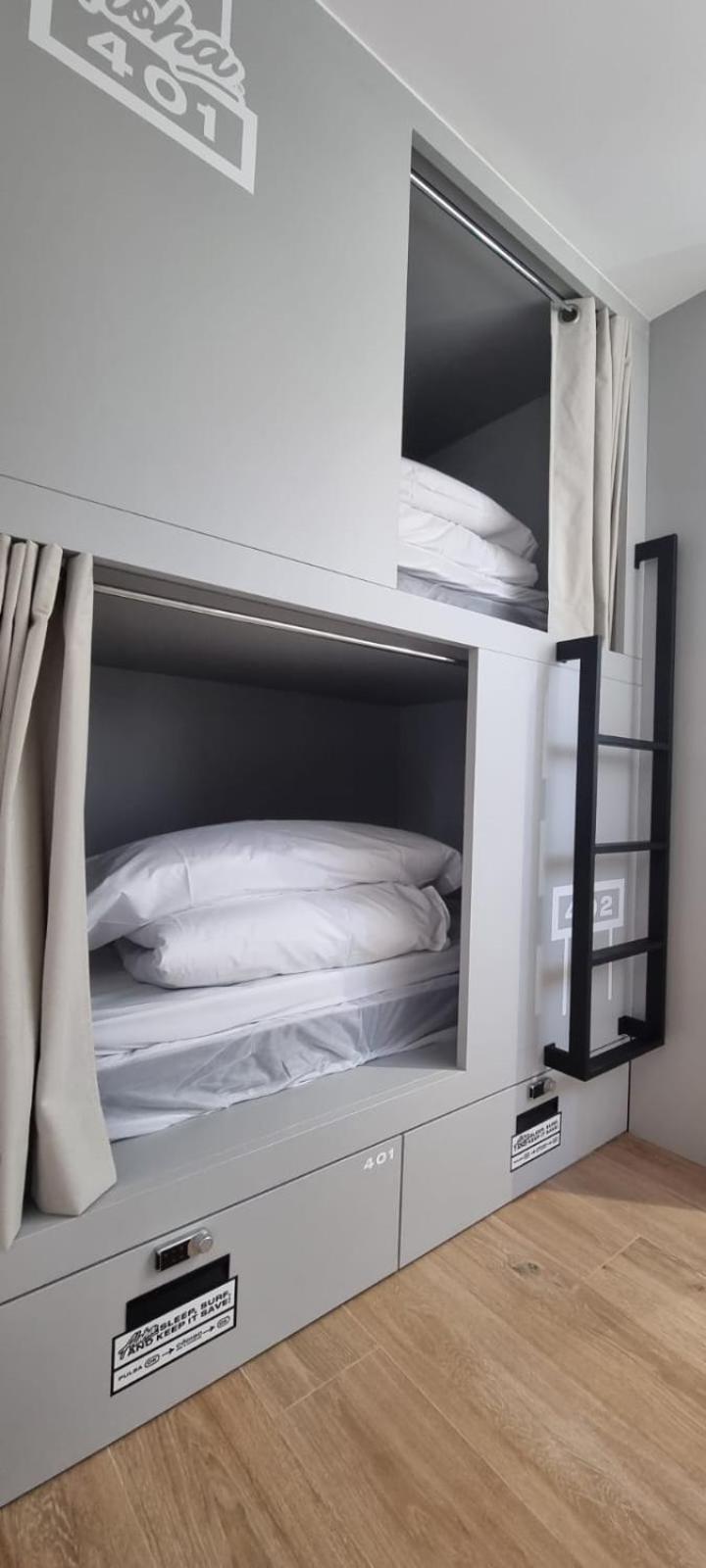 Bed in 6-Bed Female Dormitory Room photo 3