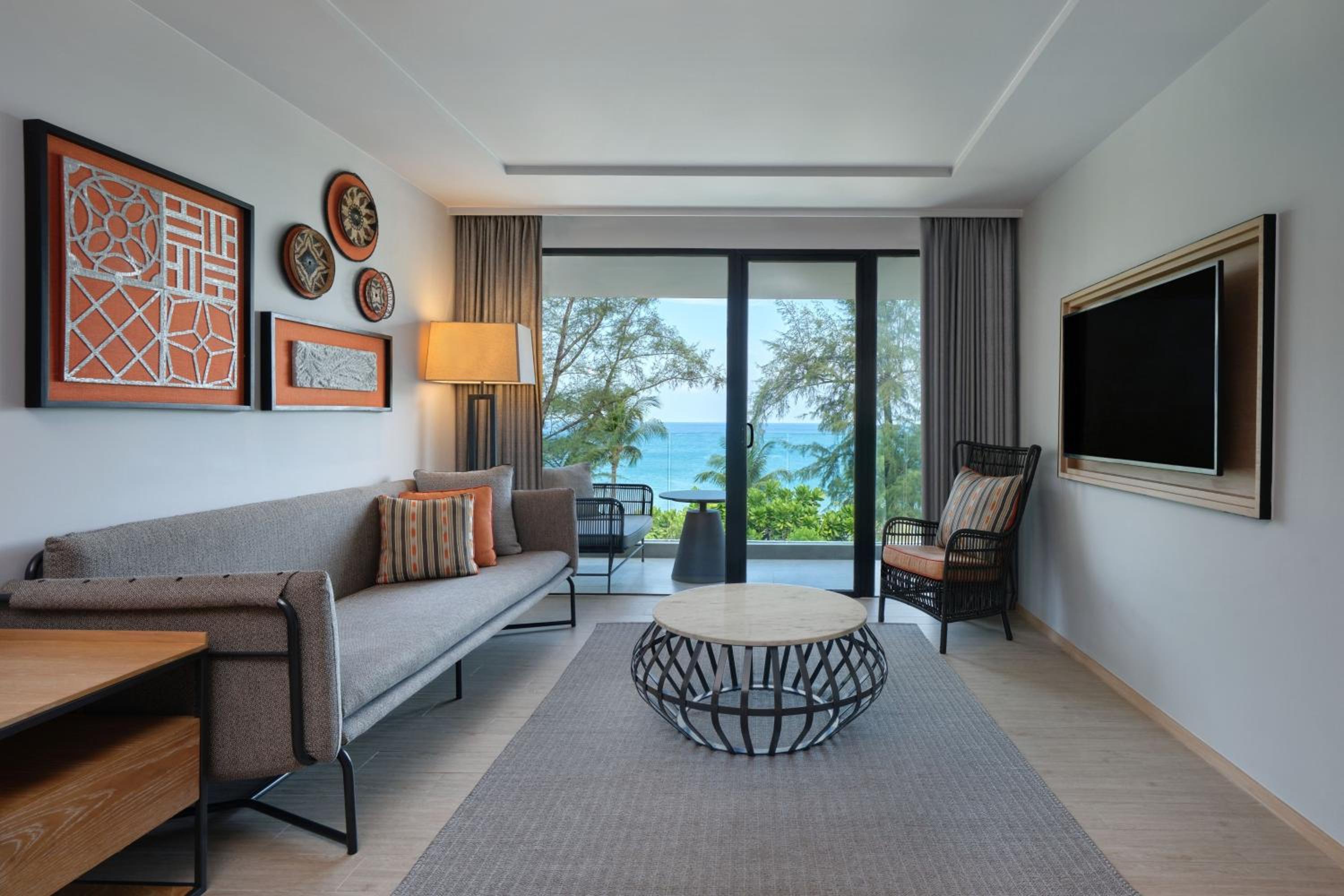 One-Bedroom Large King Suite with Ocean View