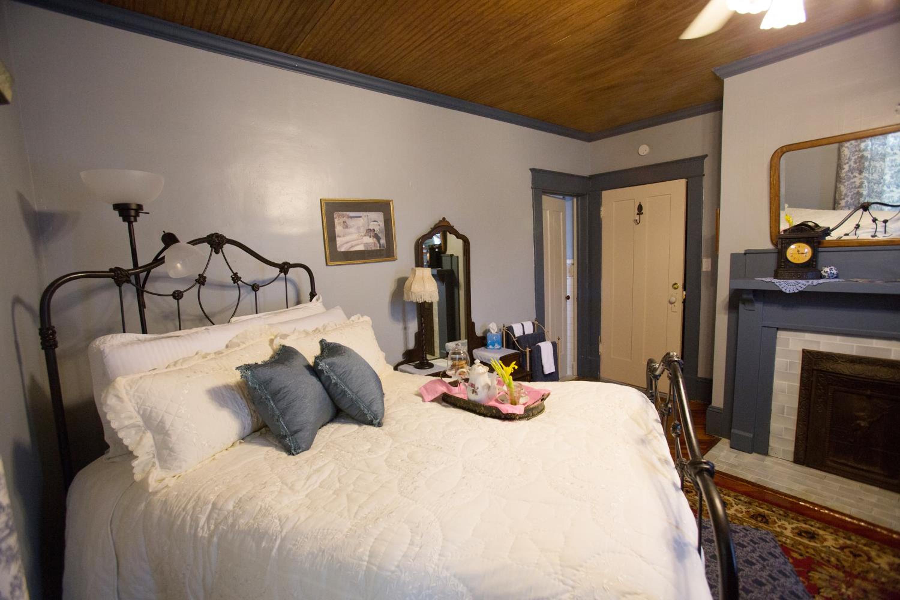 Standard Double Room - Photo 1