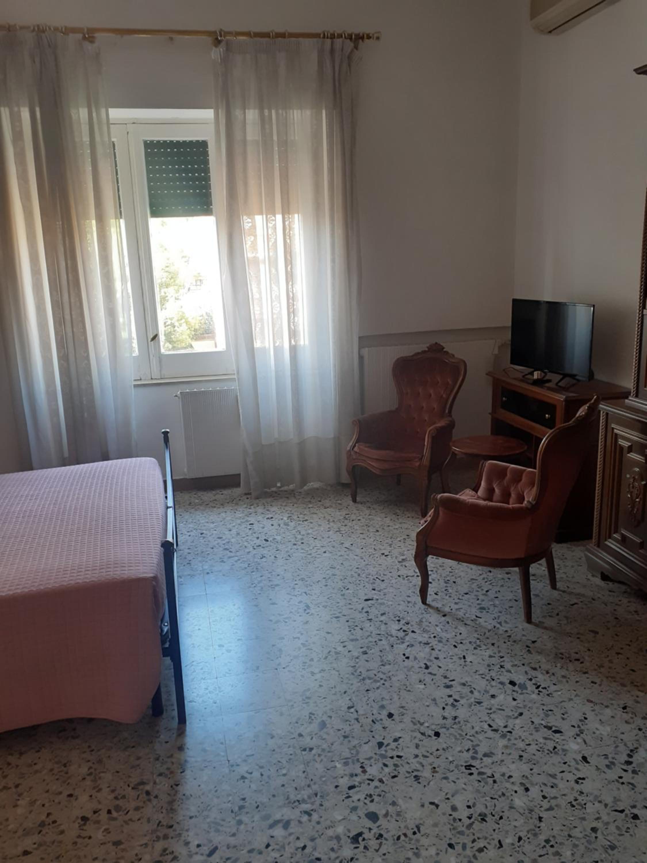 Large Double Room - Photo 27