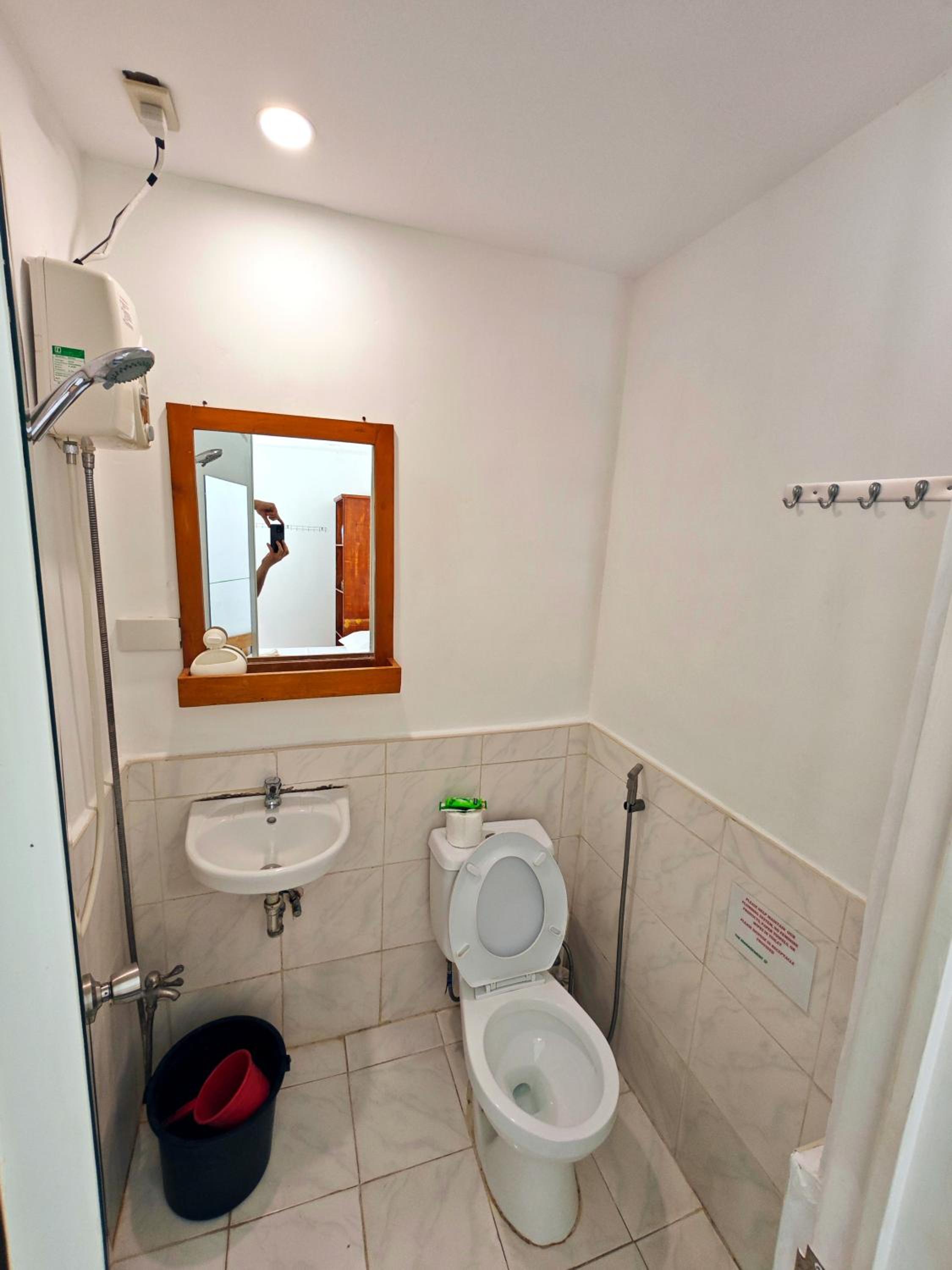 Double Room with Private Bathroom - Photo 2