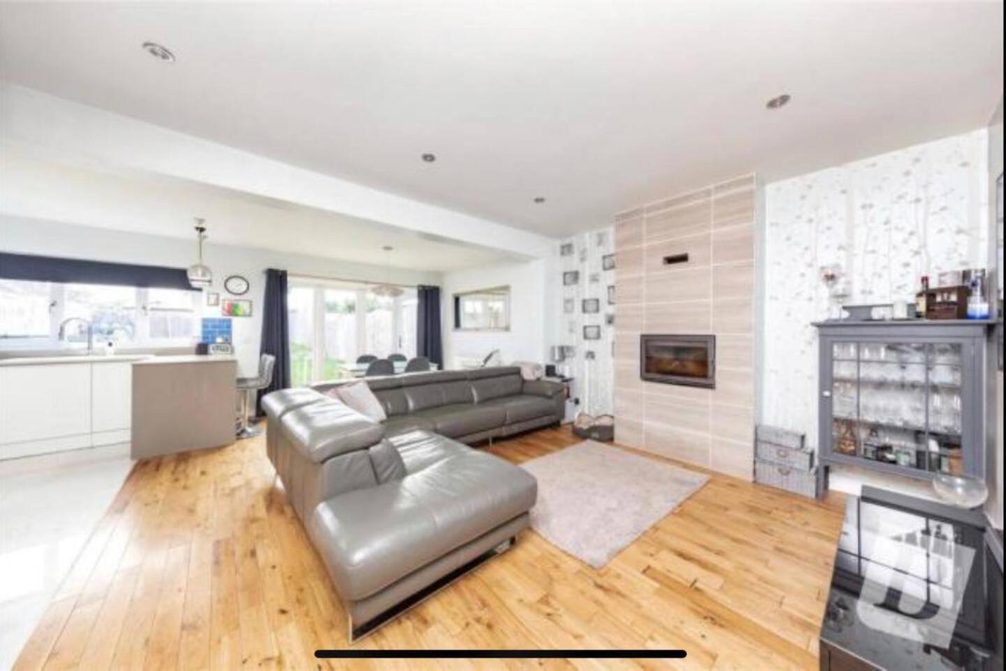 Four-Bedroom House photo 2