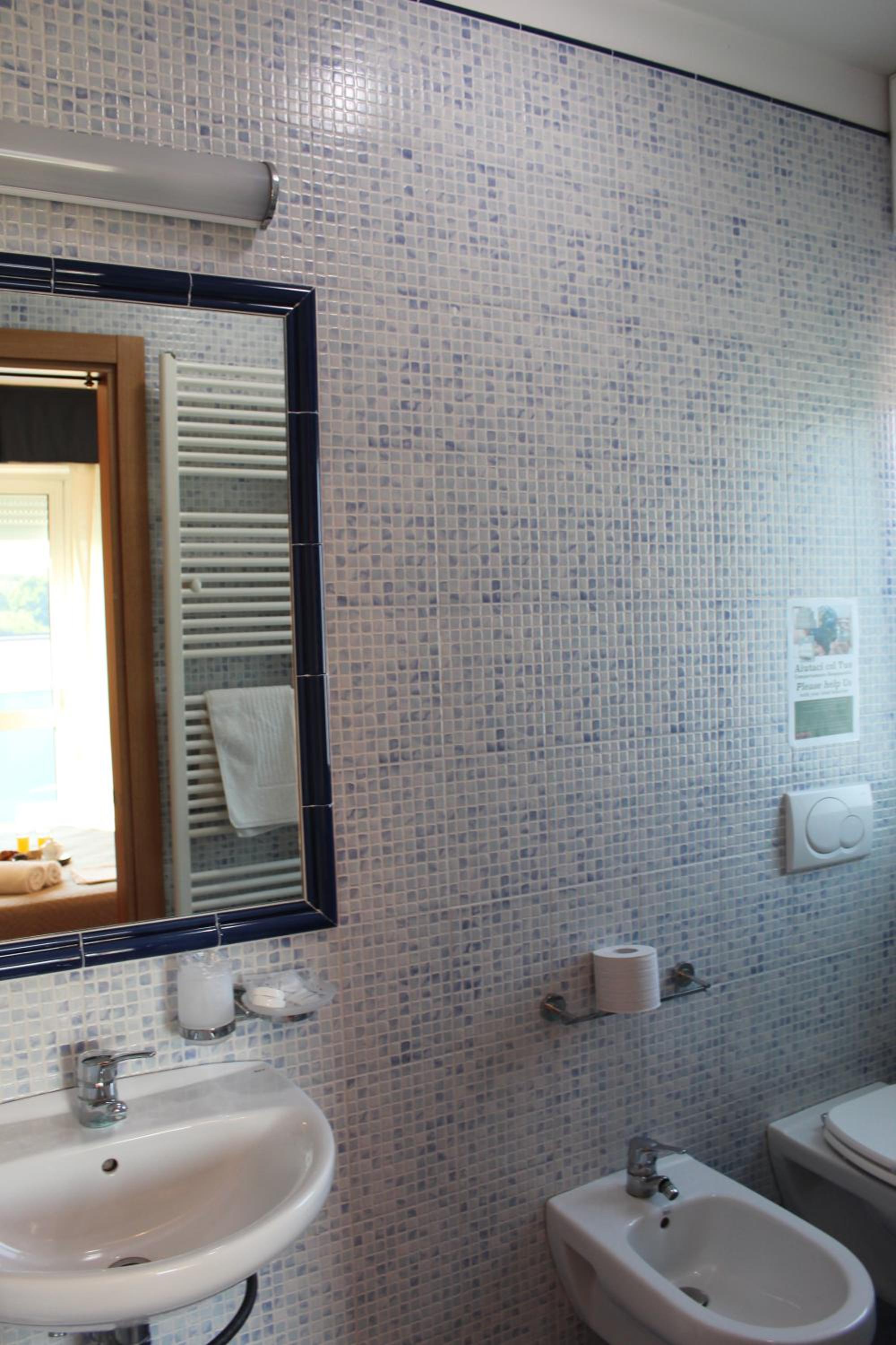 Double Room - Photo 12