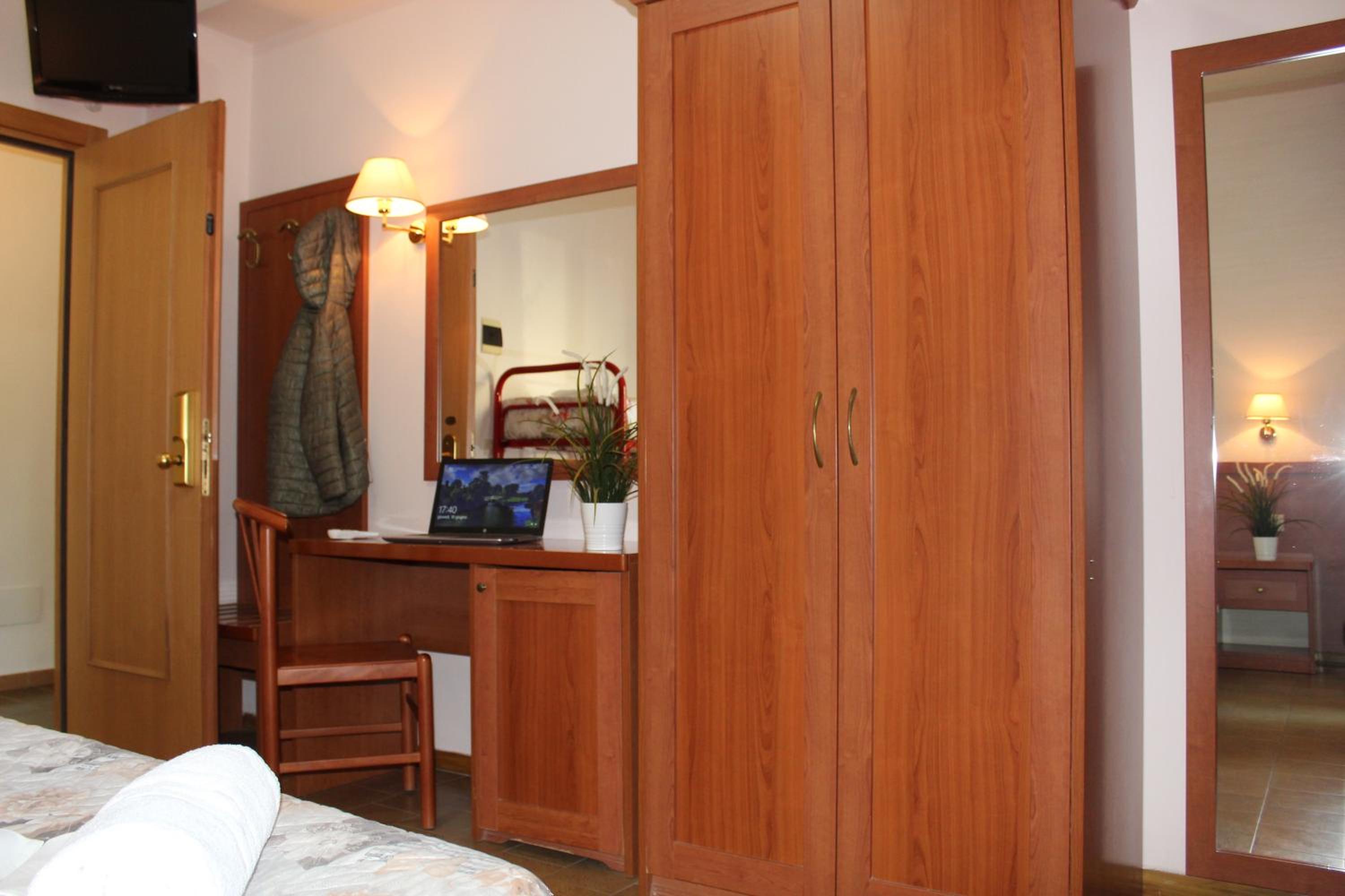 Double Room - Photo 13