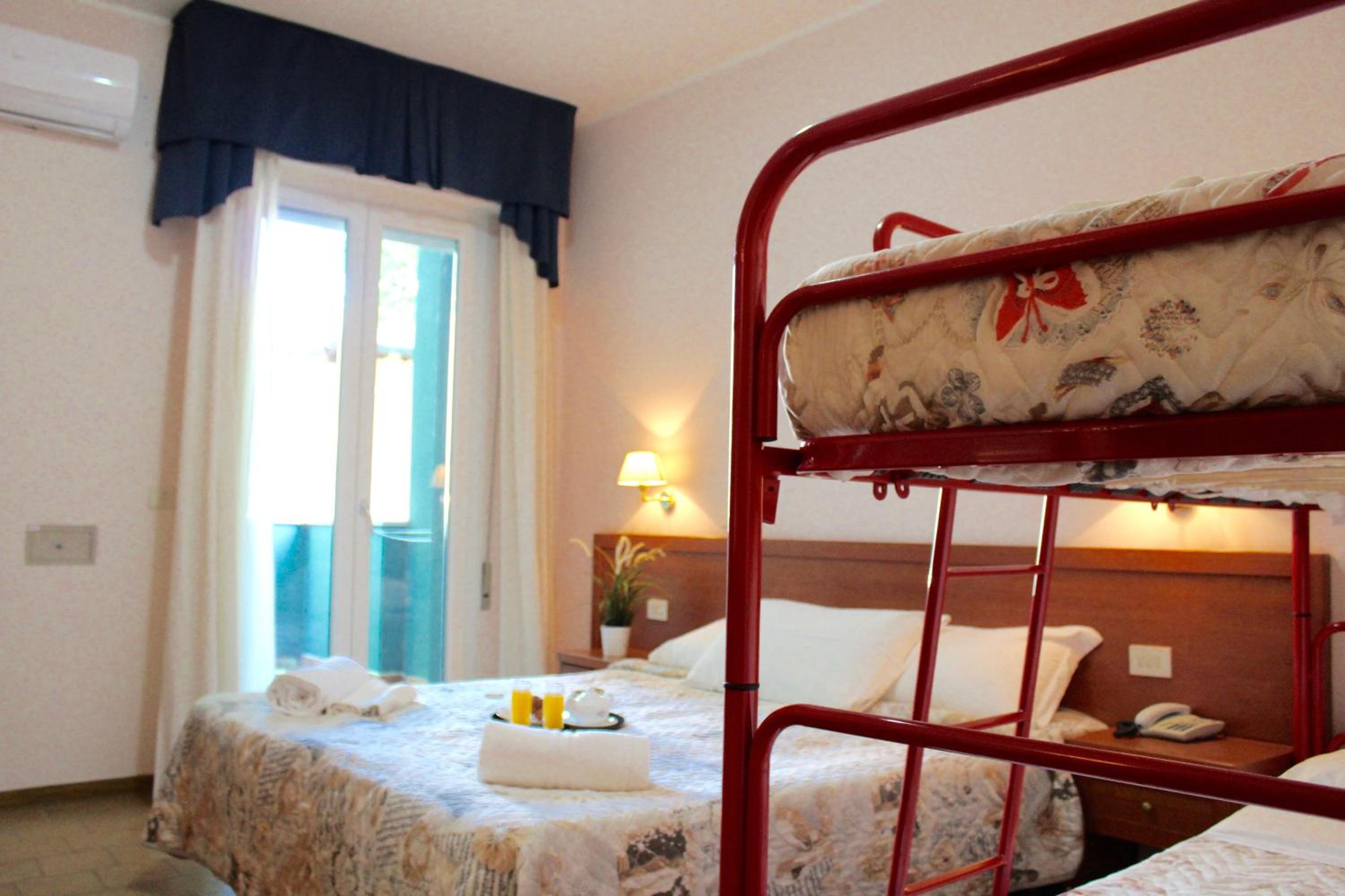 Quadruple Room - Photo 2