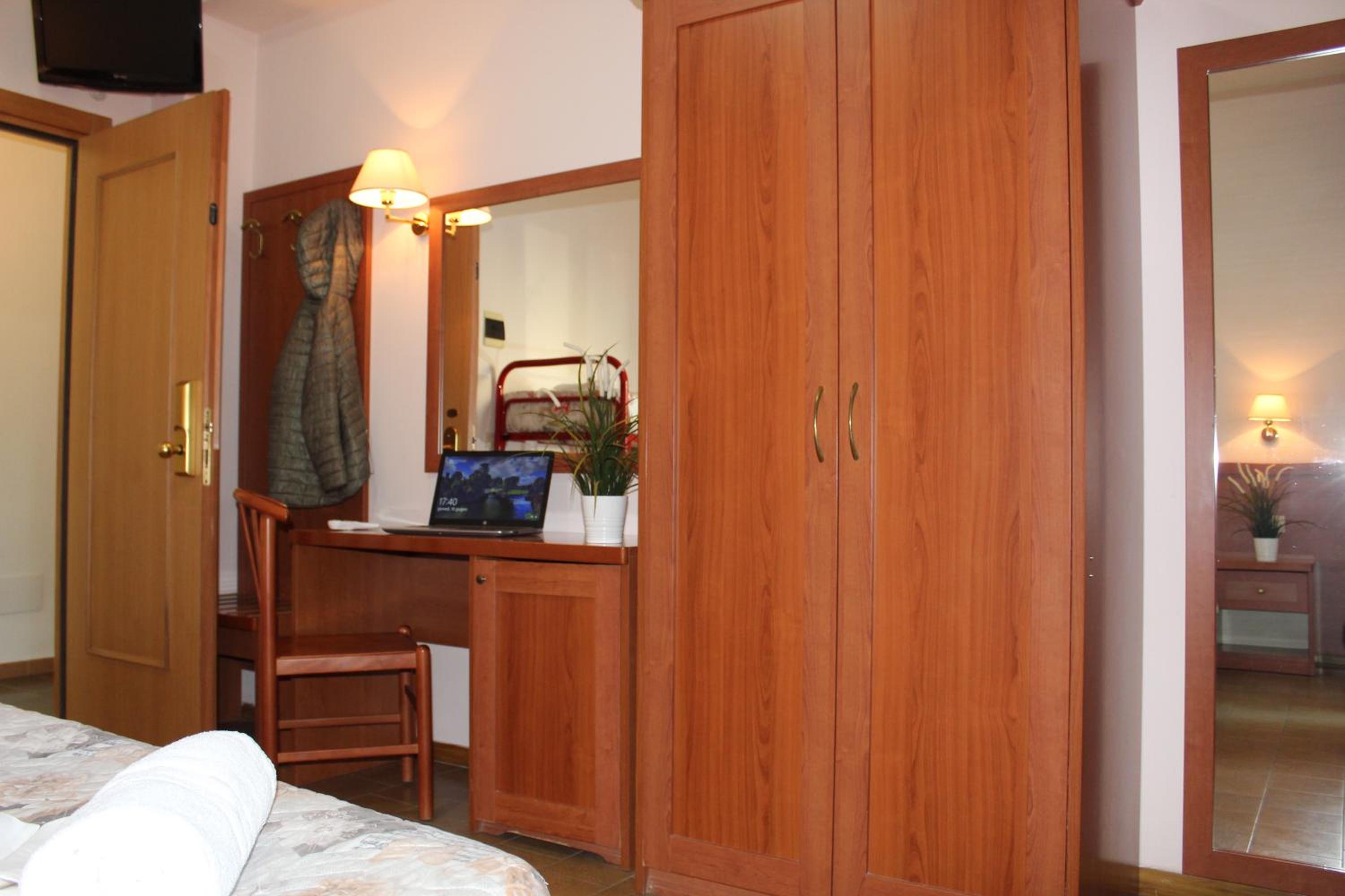 Double Room - Photo 6