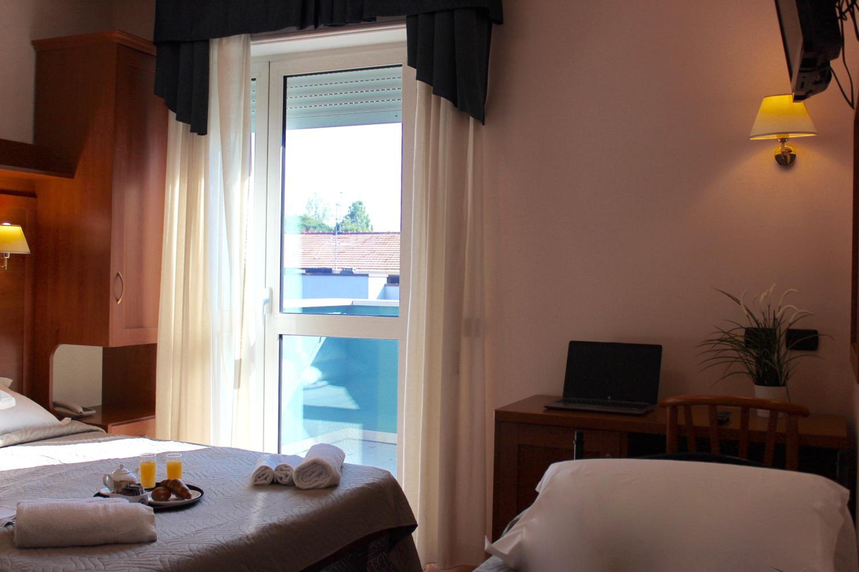 Triple Room - Photo 2