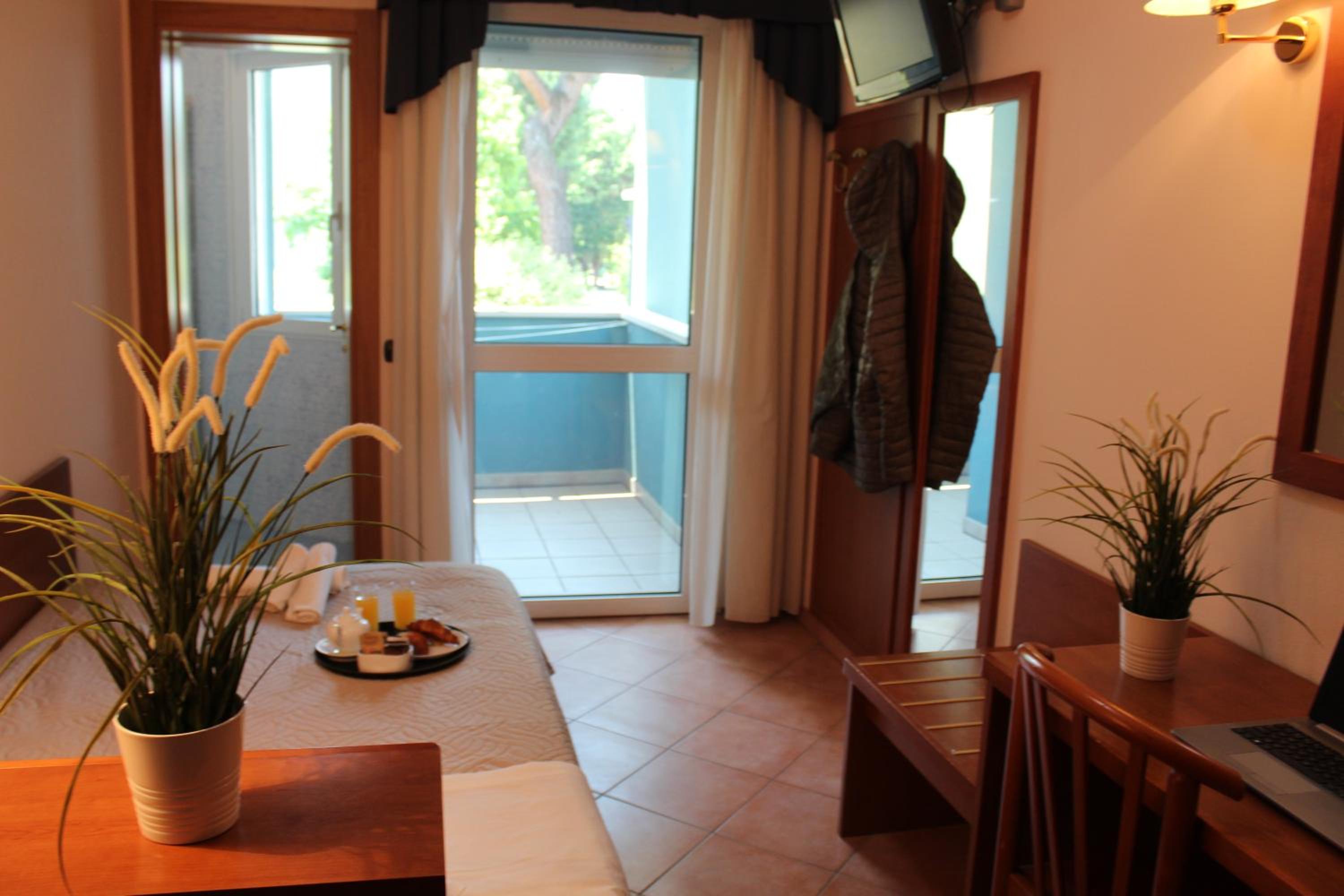 Double Room - Photo 5