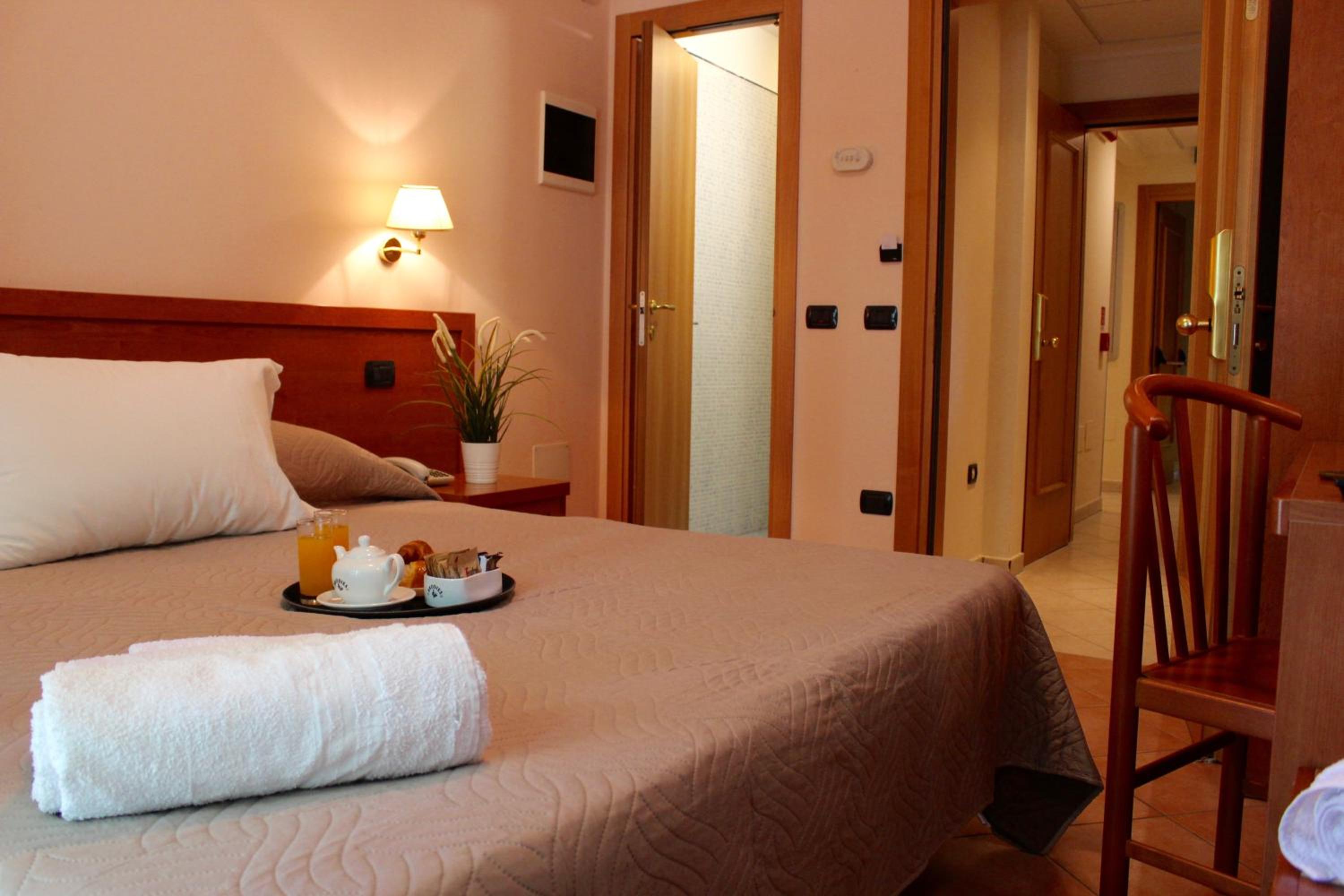 Double Room - Photo 17