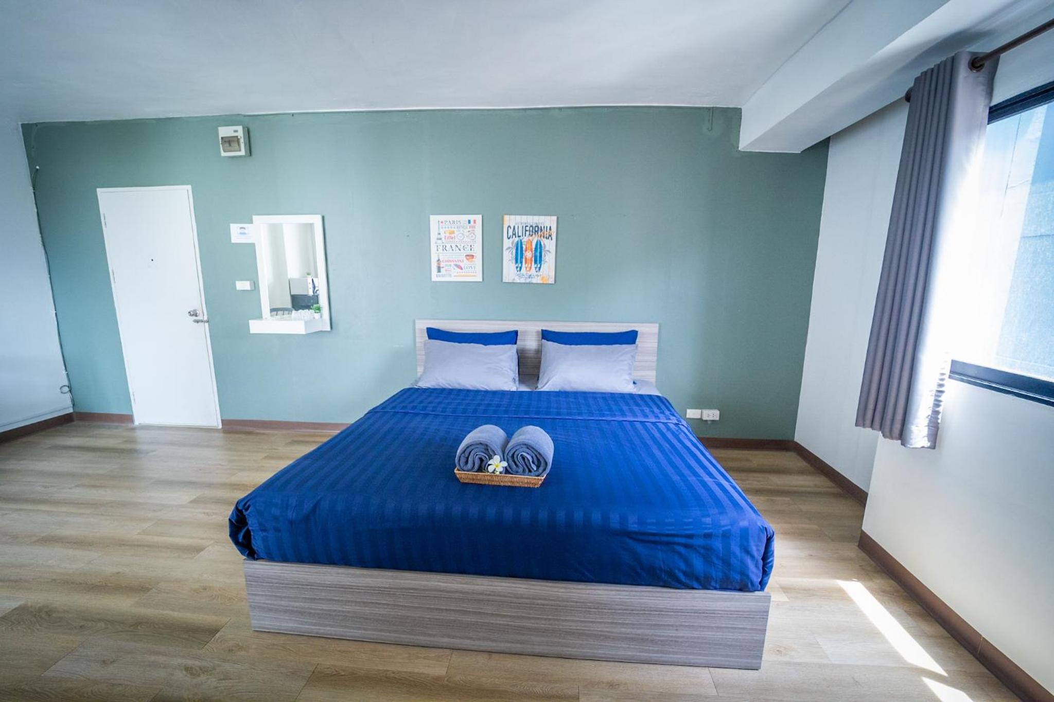 Deluxe Double Room - Photo 9