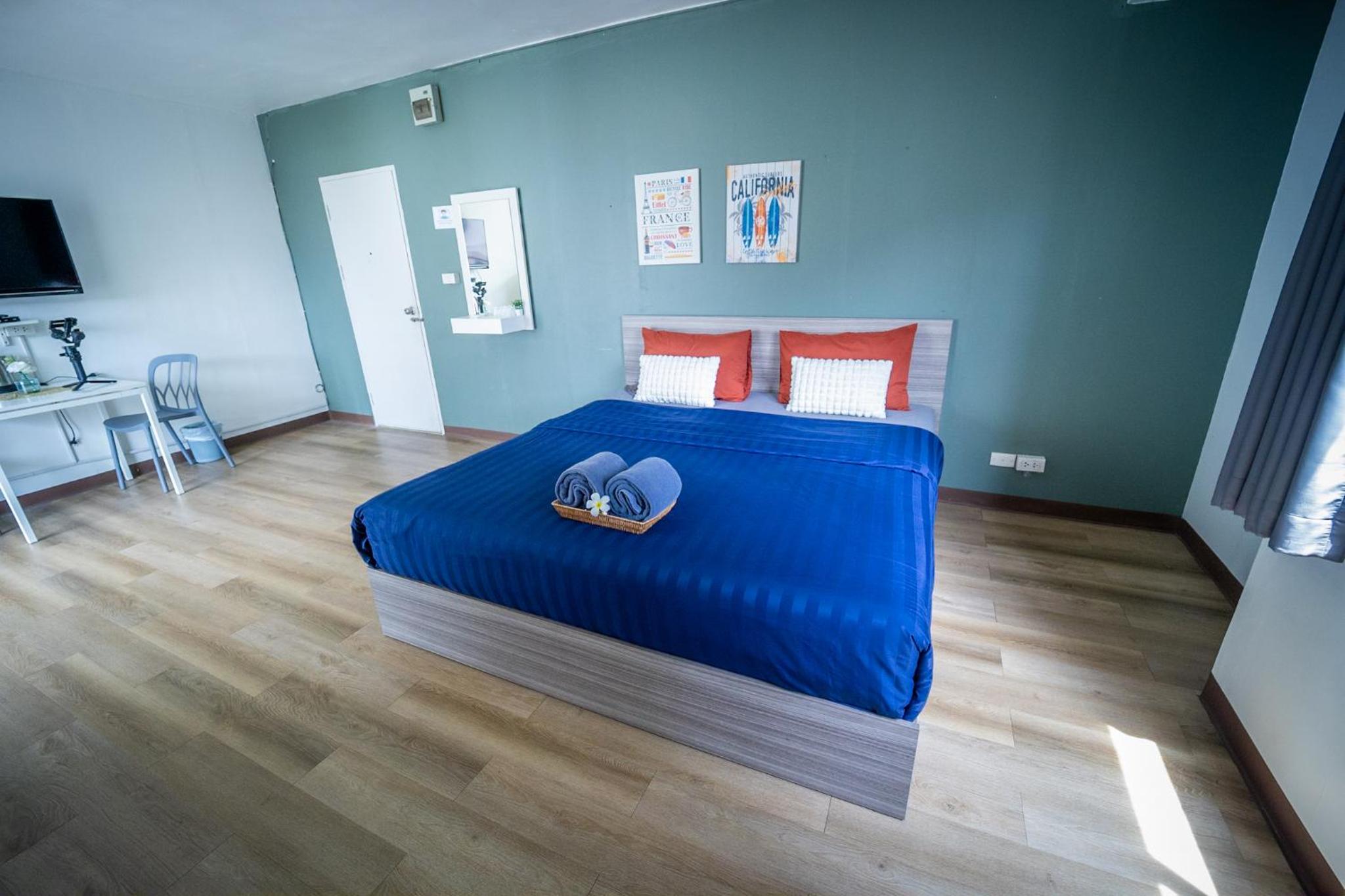 Deluxe Double Room - Photo 11
