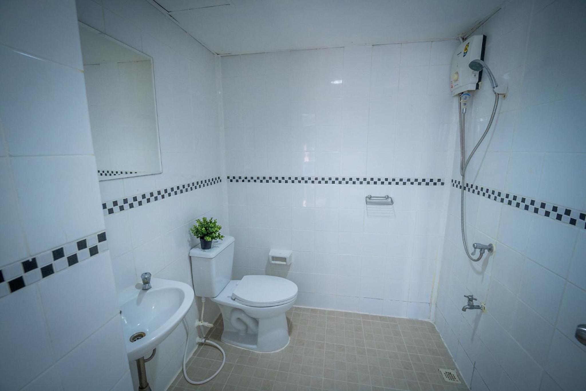 Deluxe Double Room - Photo 13