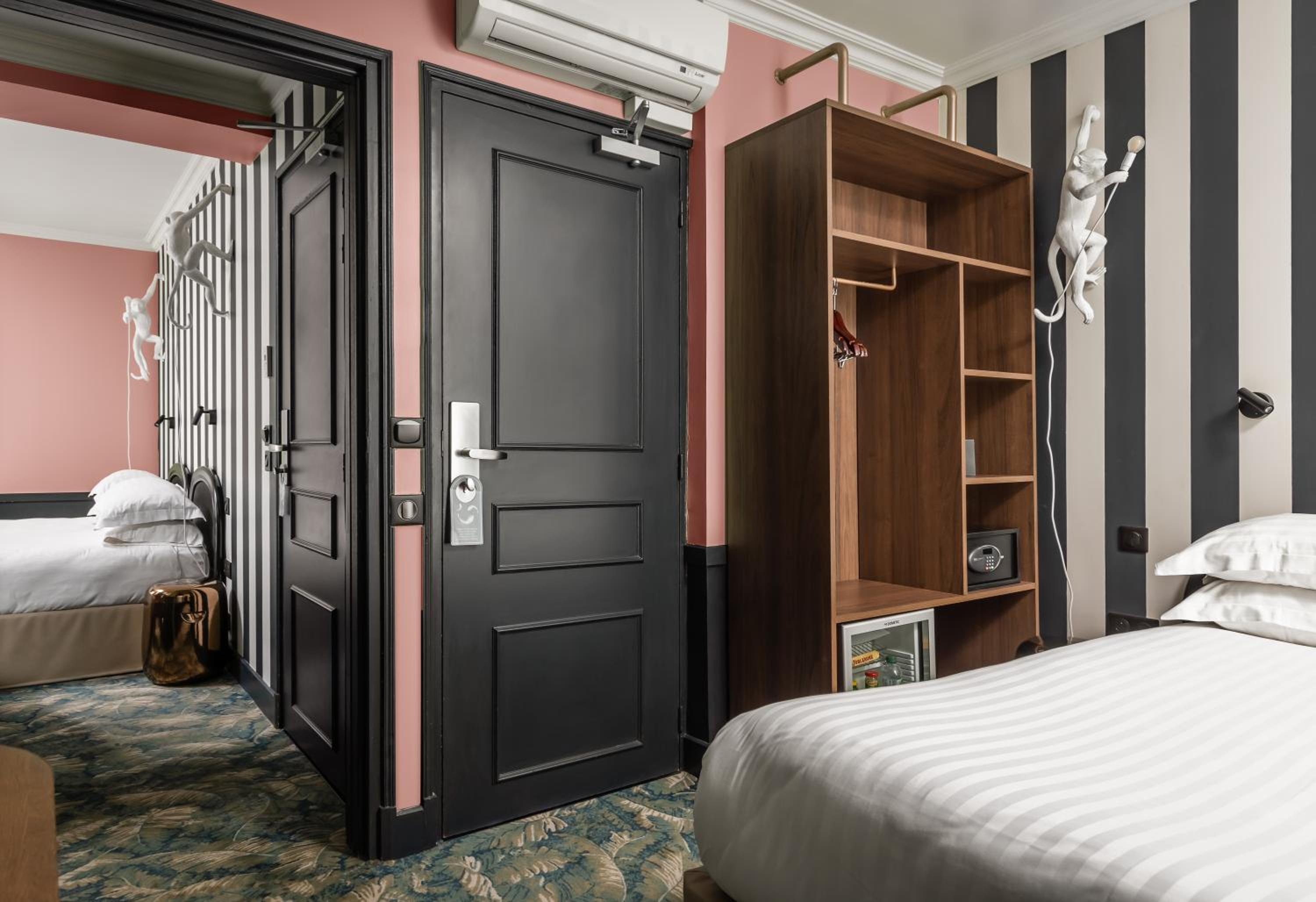 Three Connecting Rooms (5 people)