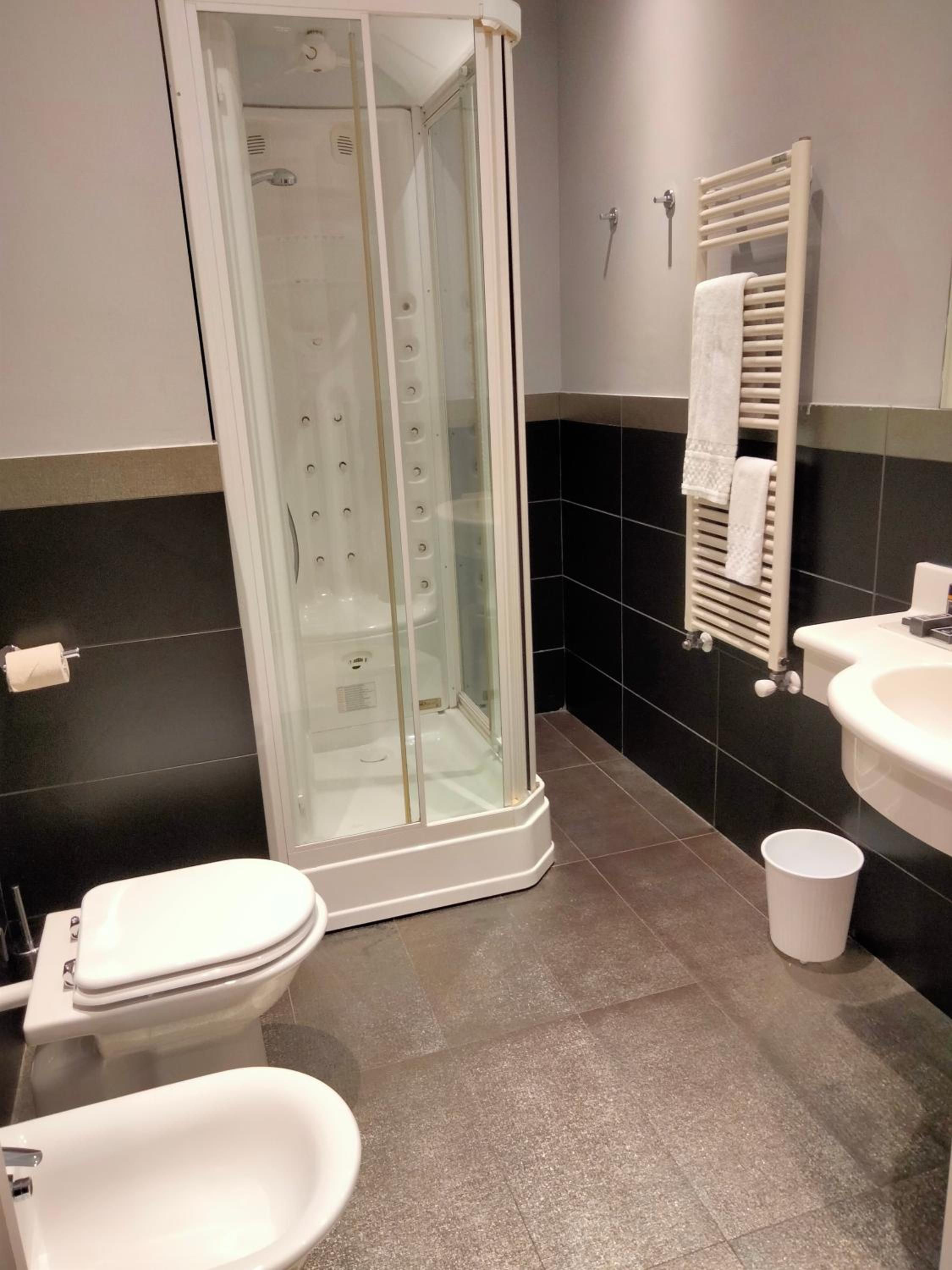 Deluxe Double Room - Photo 12